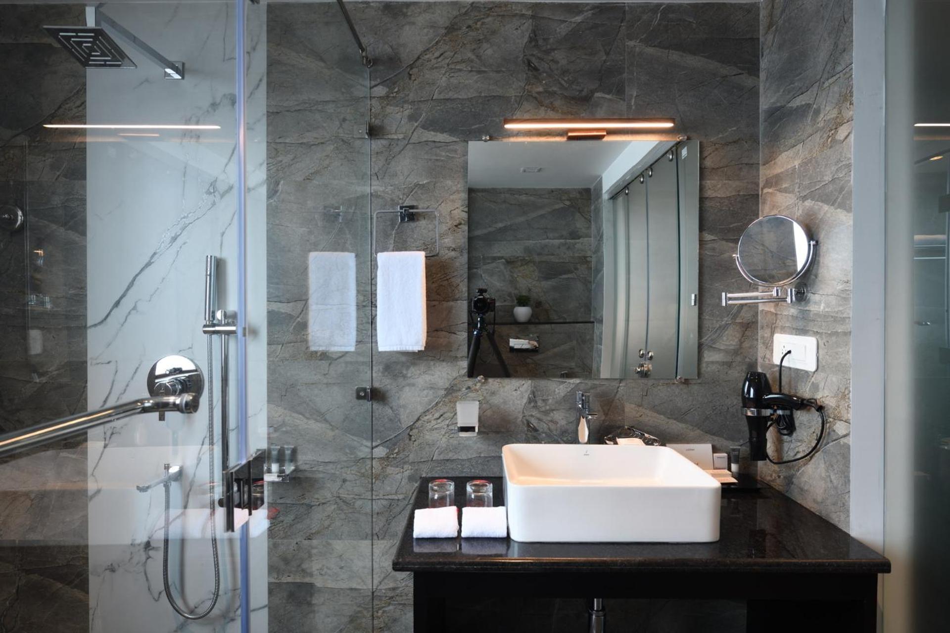 Deluxe King Suite with Valley View - Photo 6