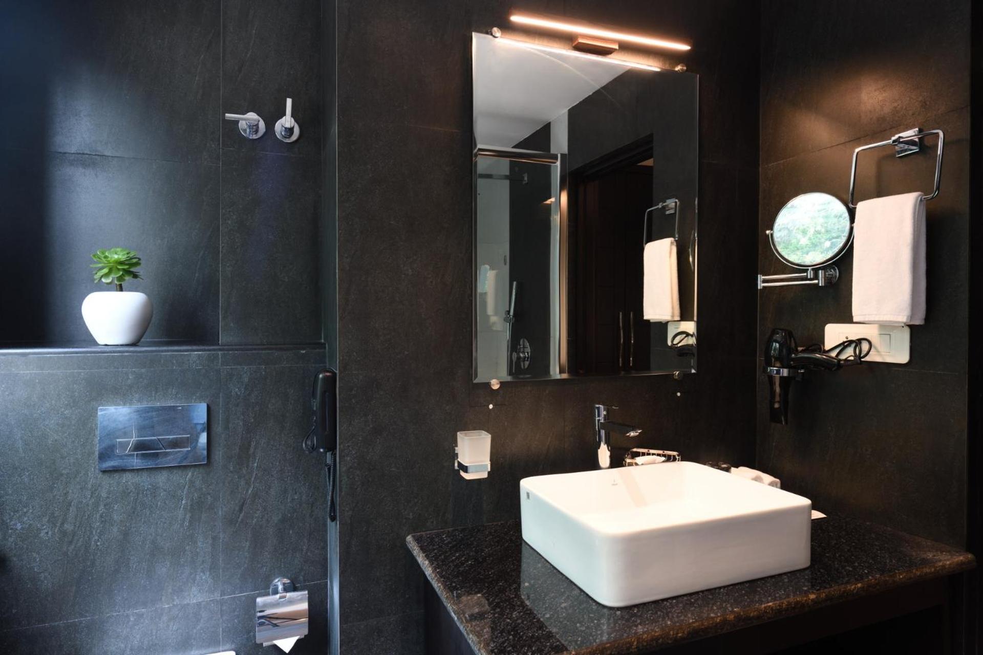 King Duplex with City View - Photo 3