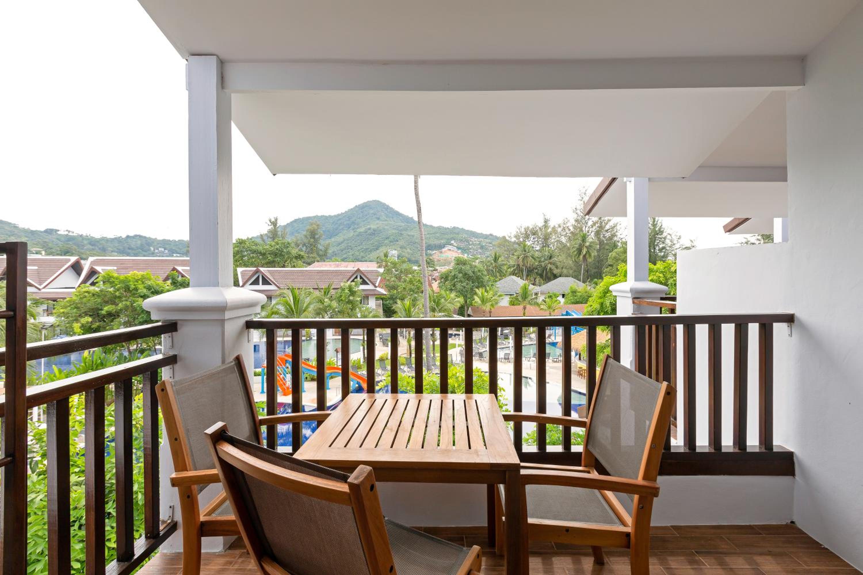 Studio with Pool View - Photo 10