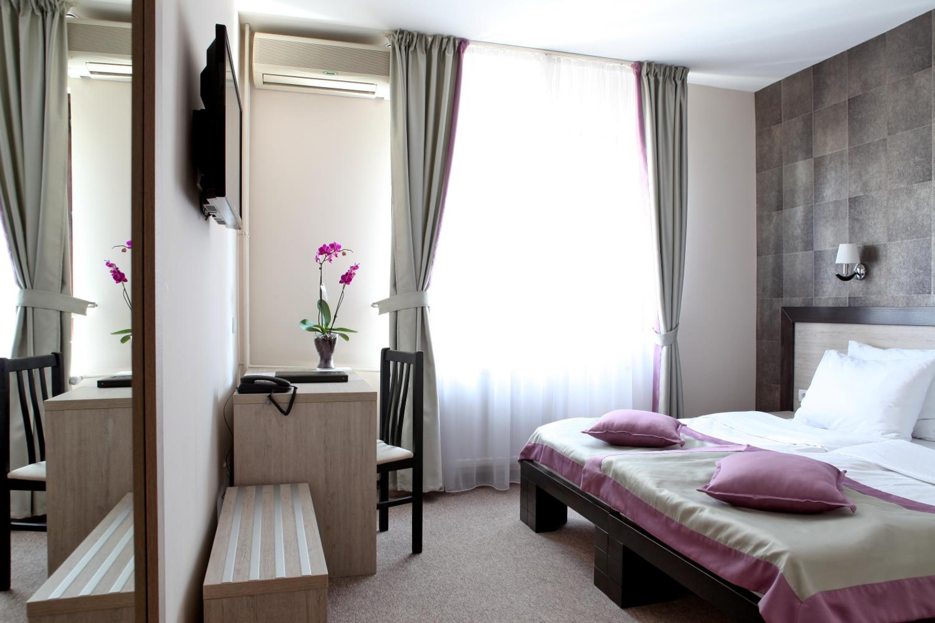 Double or Twin Room with Parking photo 2