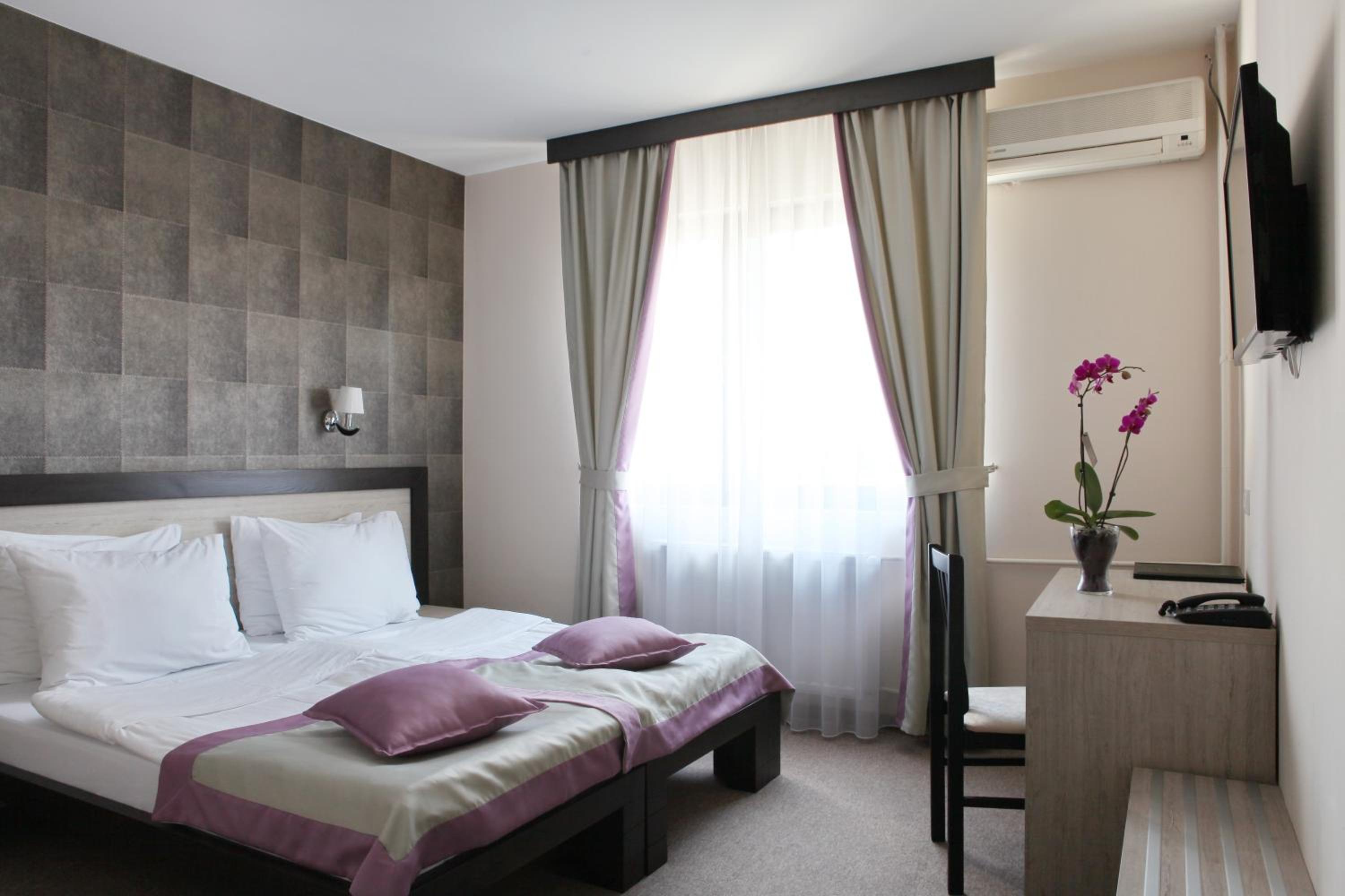 Double or Twin Room with Parking photo 1