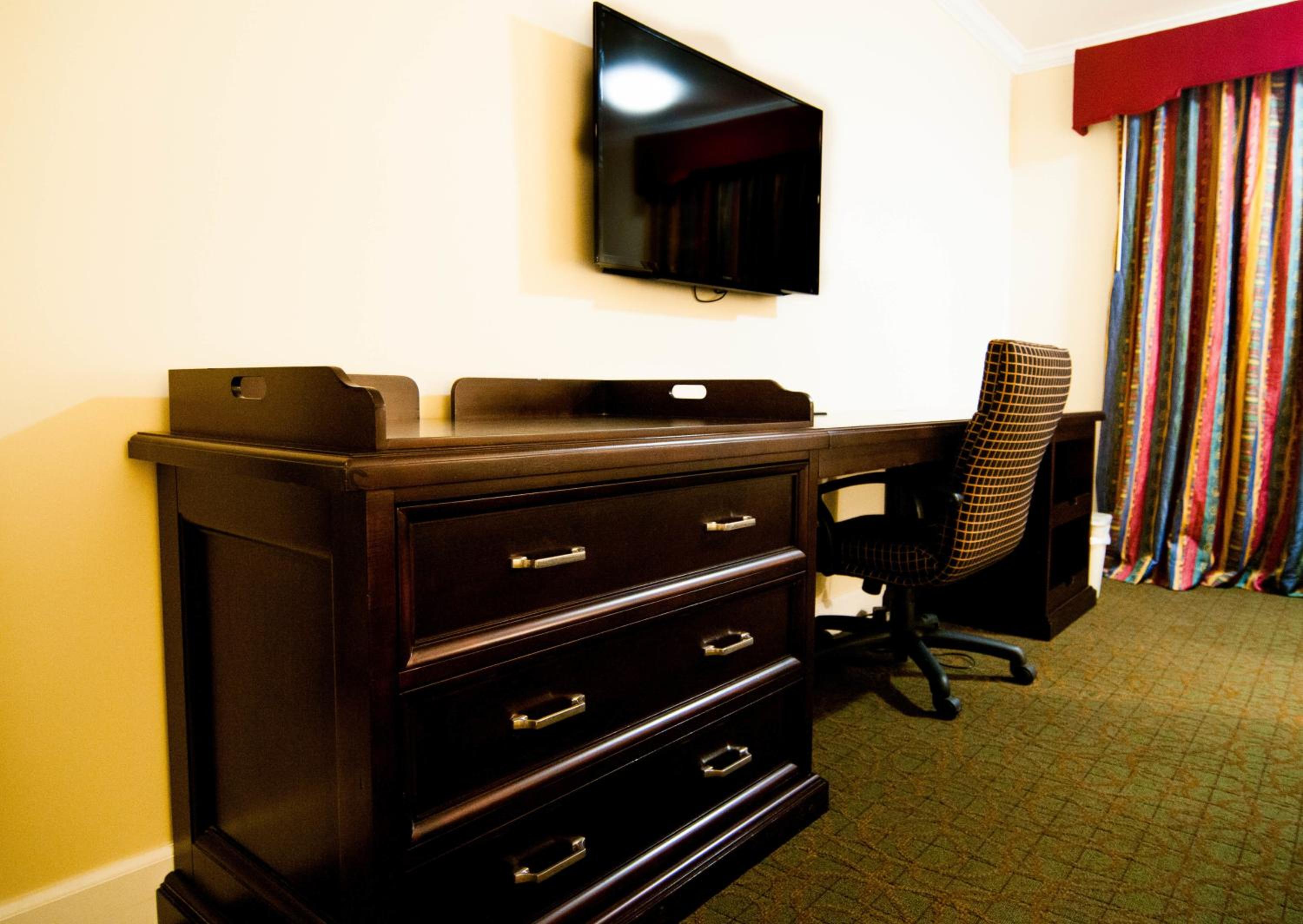 Deluxe Queen Room with Two Queen Beds with Balcony - Photo 2