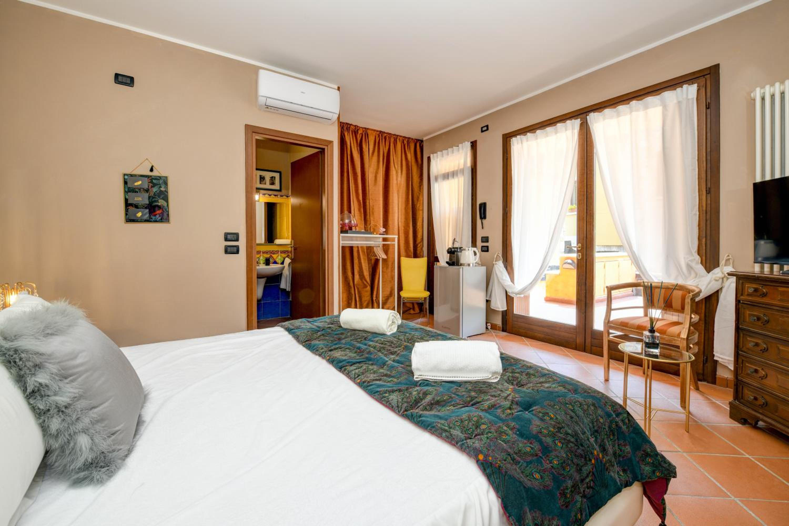 Double Room With Patio photo 3