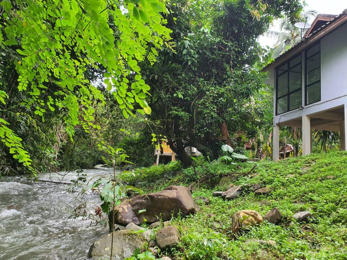 Bungalow - Water Front  - Photo 10