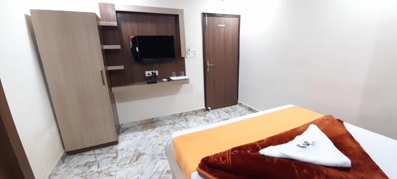 Standard Double Room - Photo 8