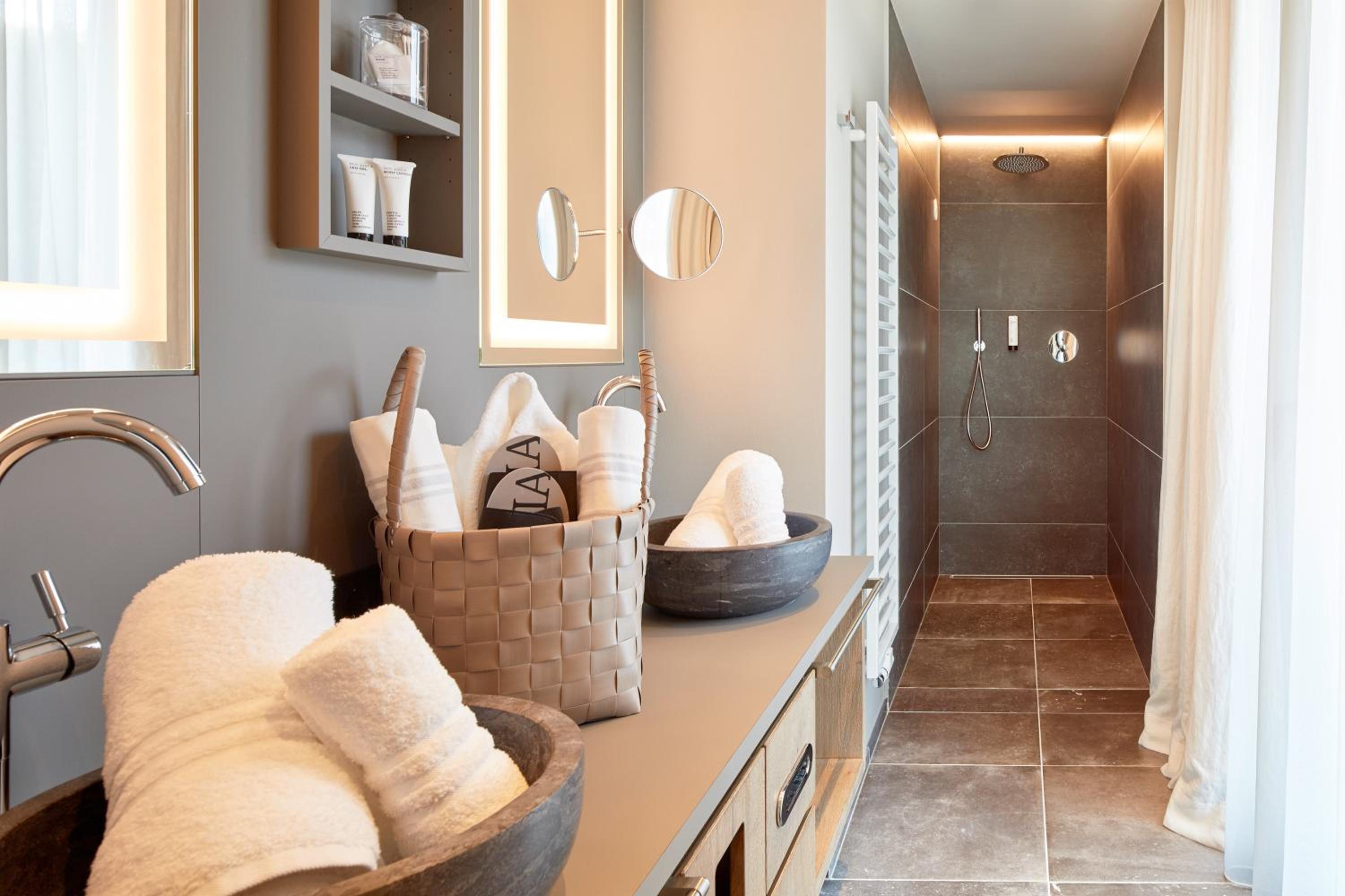 Superior Suite - Photo 2