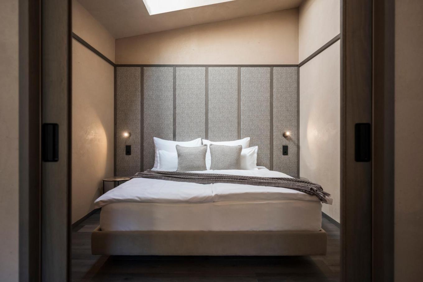 Deluxe Family Suite - Photo 2