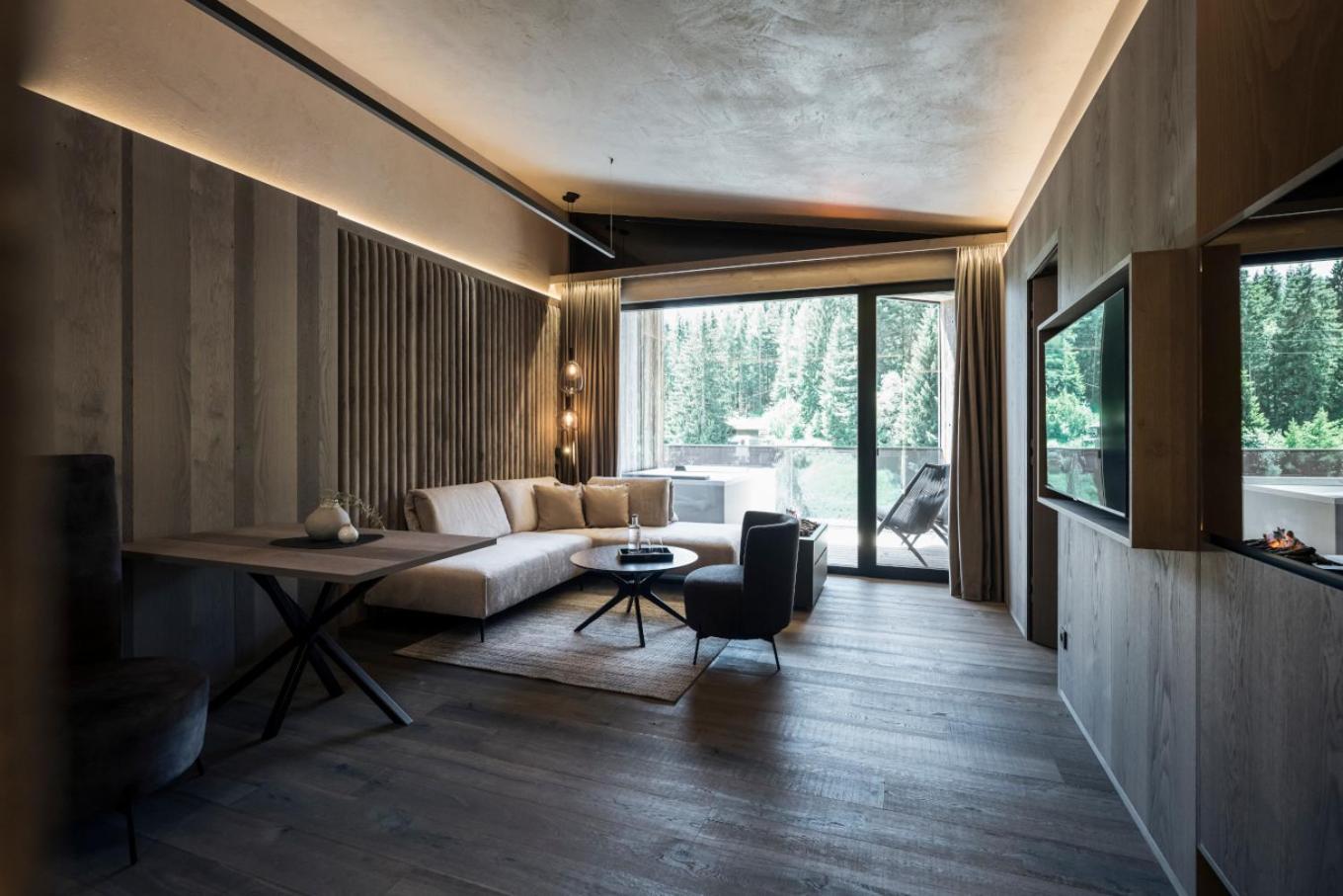 Deluxe Family Suite - Photo 3