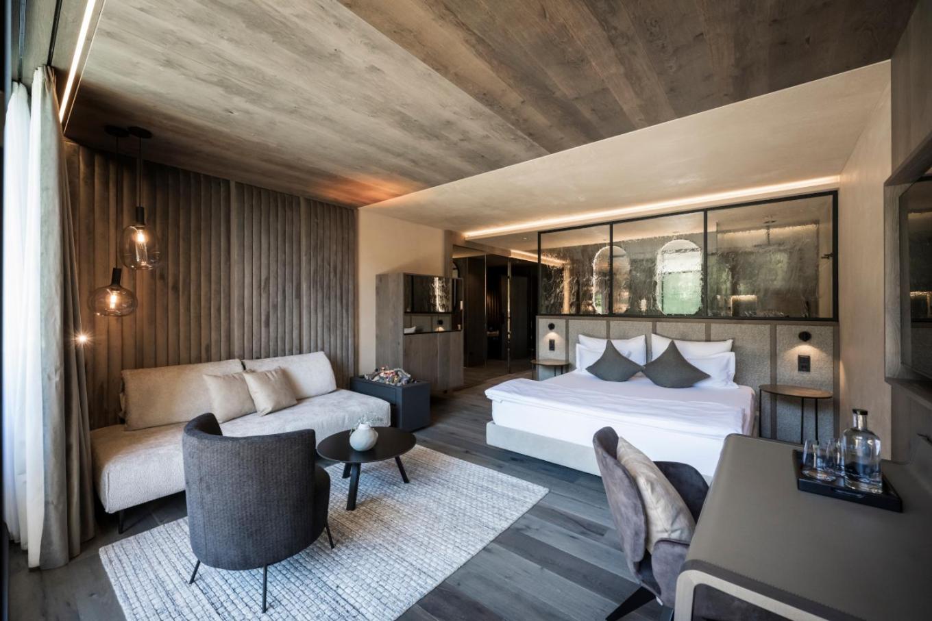 Deluxe Family Suite - Photo 6