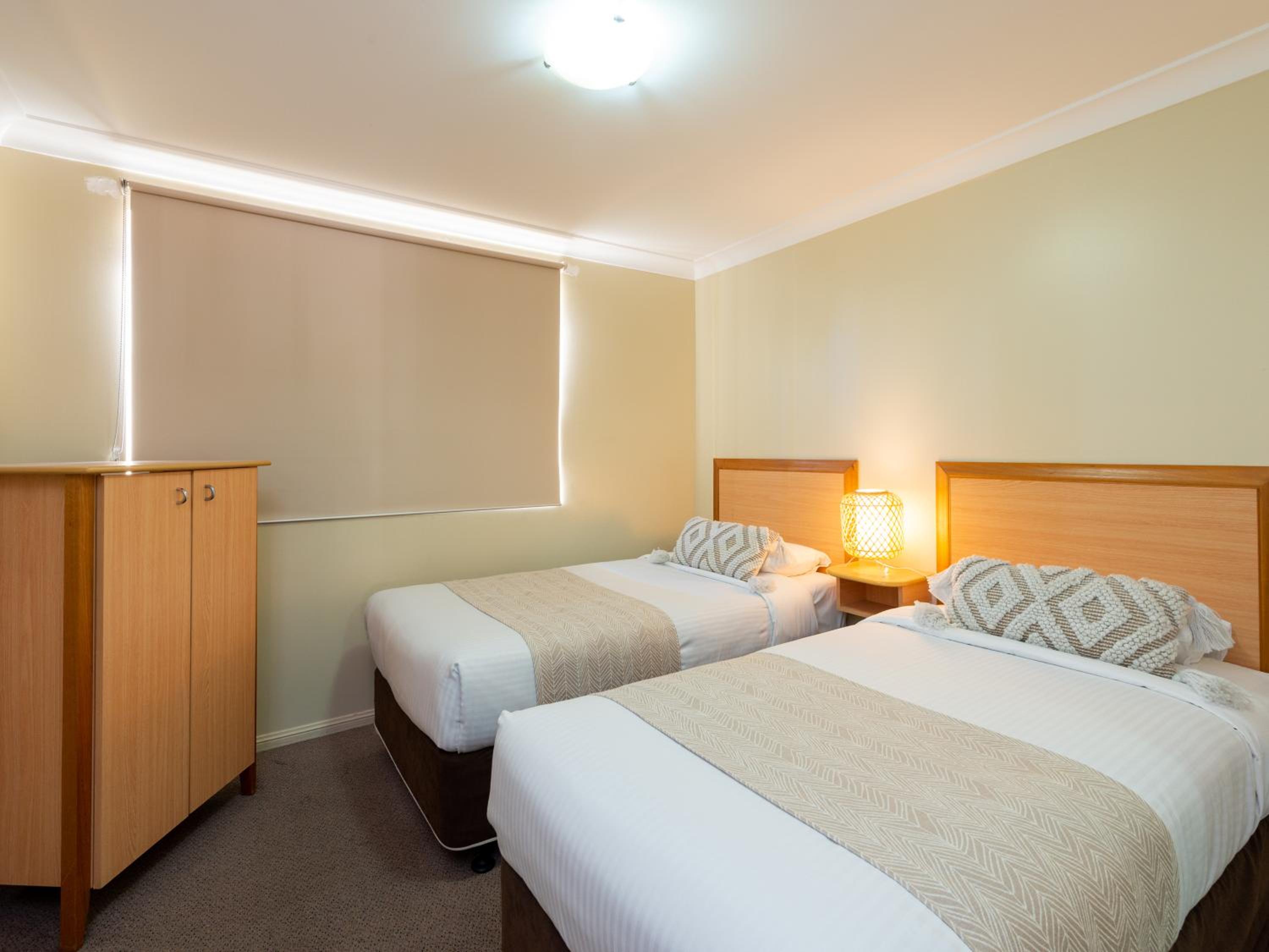 Two-Bedroom Apartment - 1 Queen Bed & 2 Single Beds