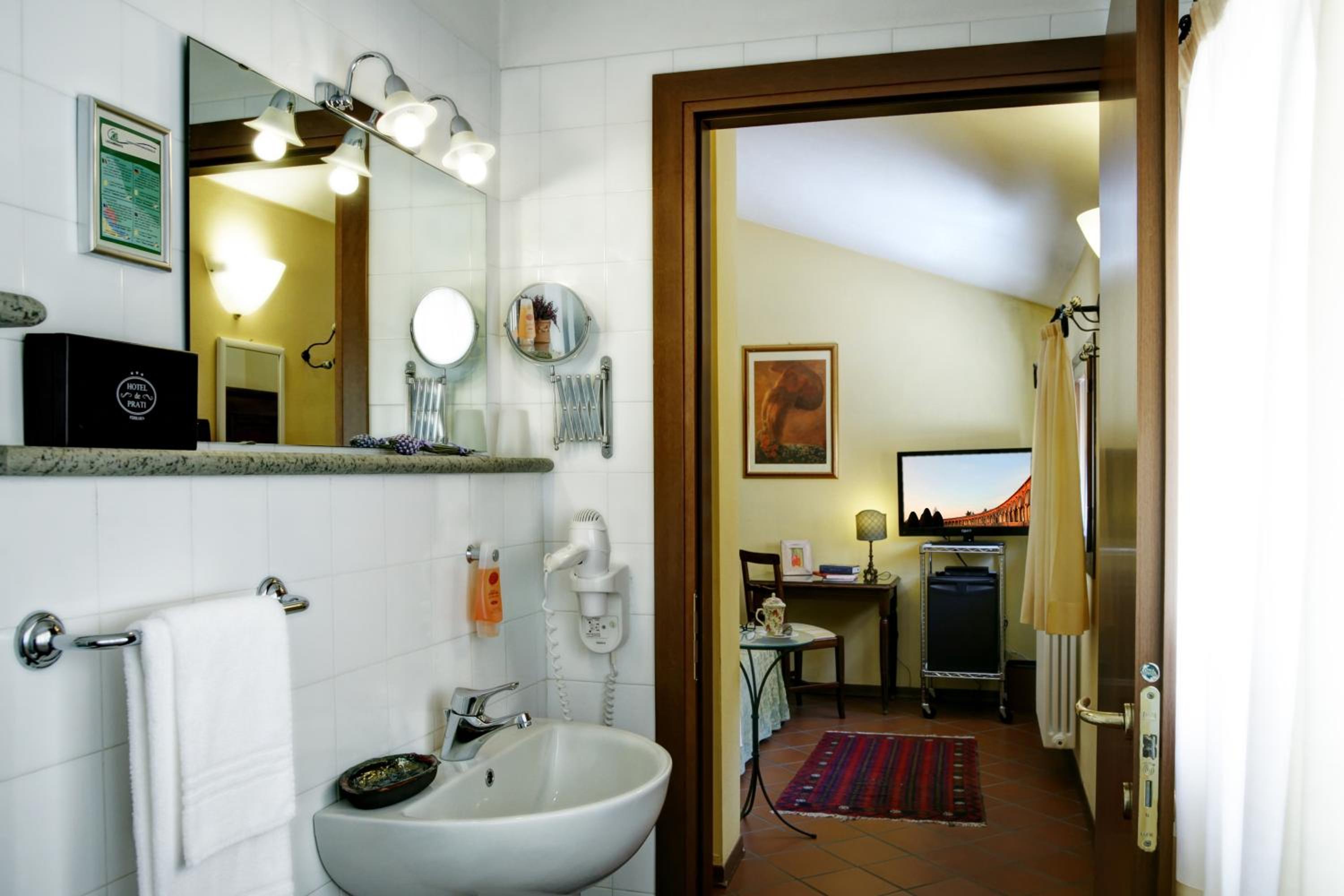 Double or Twin Room - Photo 8