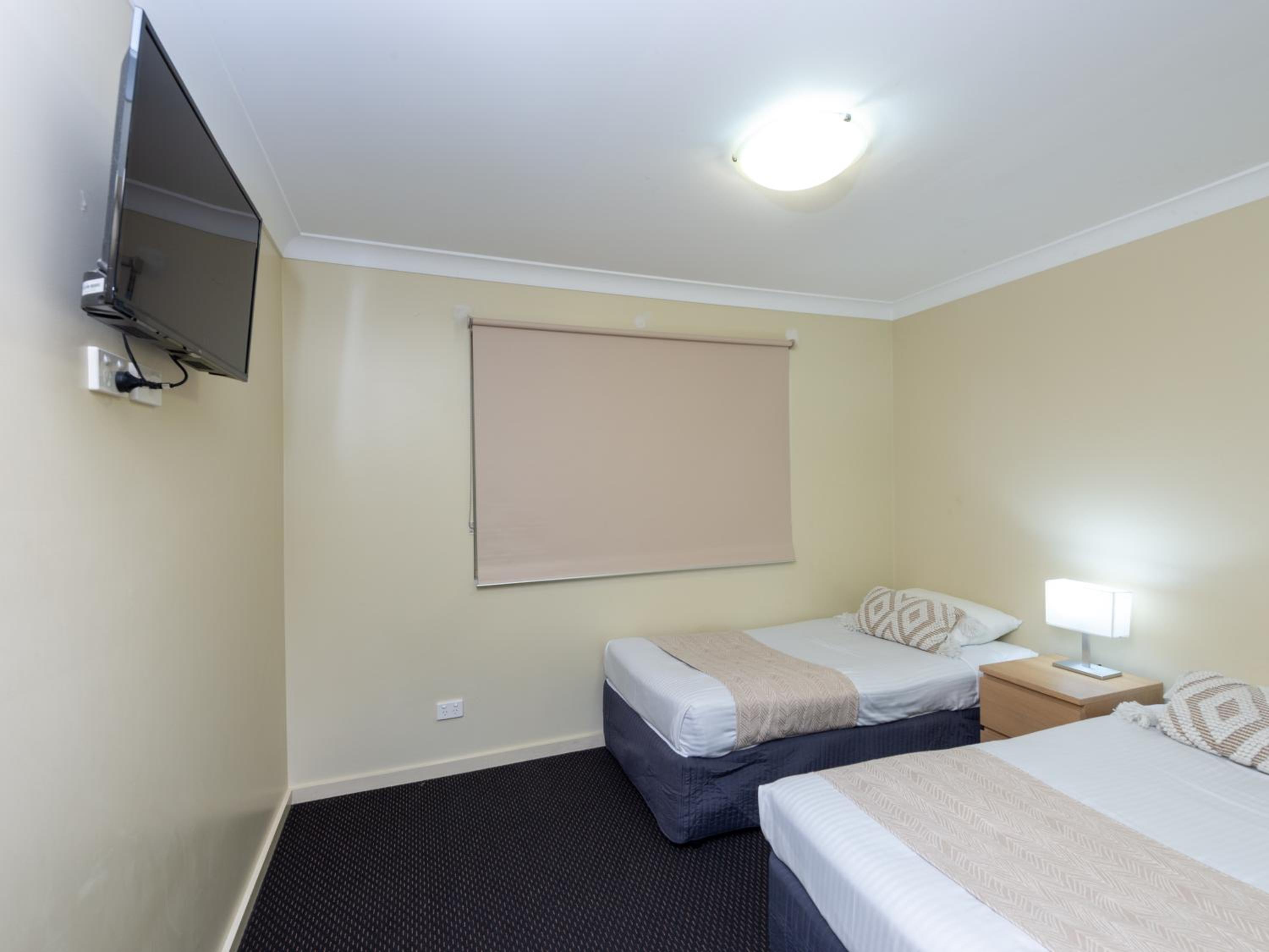 Two-Bedroom Spa Apartment - 1 Queen Bed & 2 Single Beds