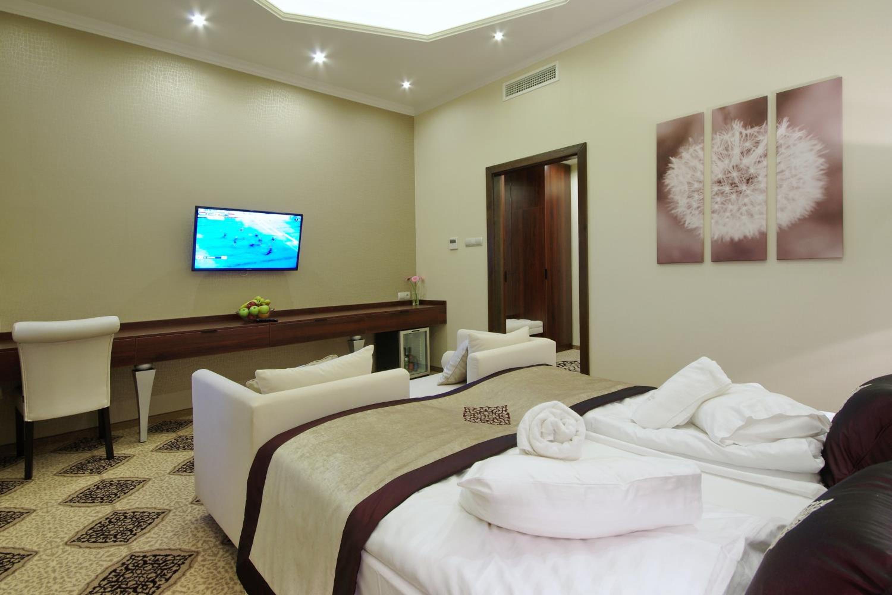 Standard Double Room - Photo 3