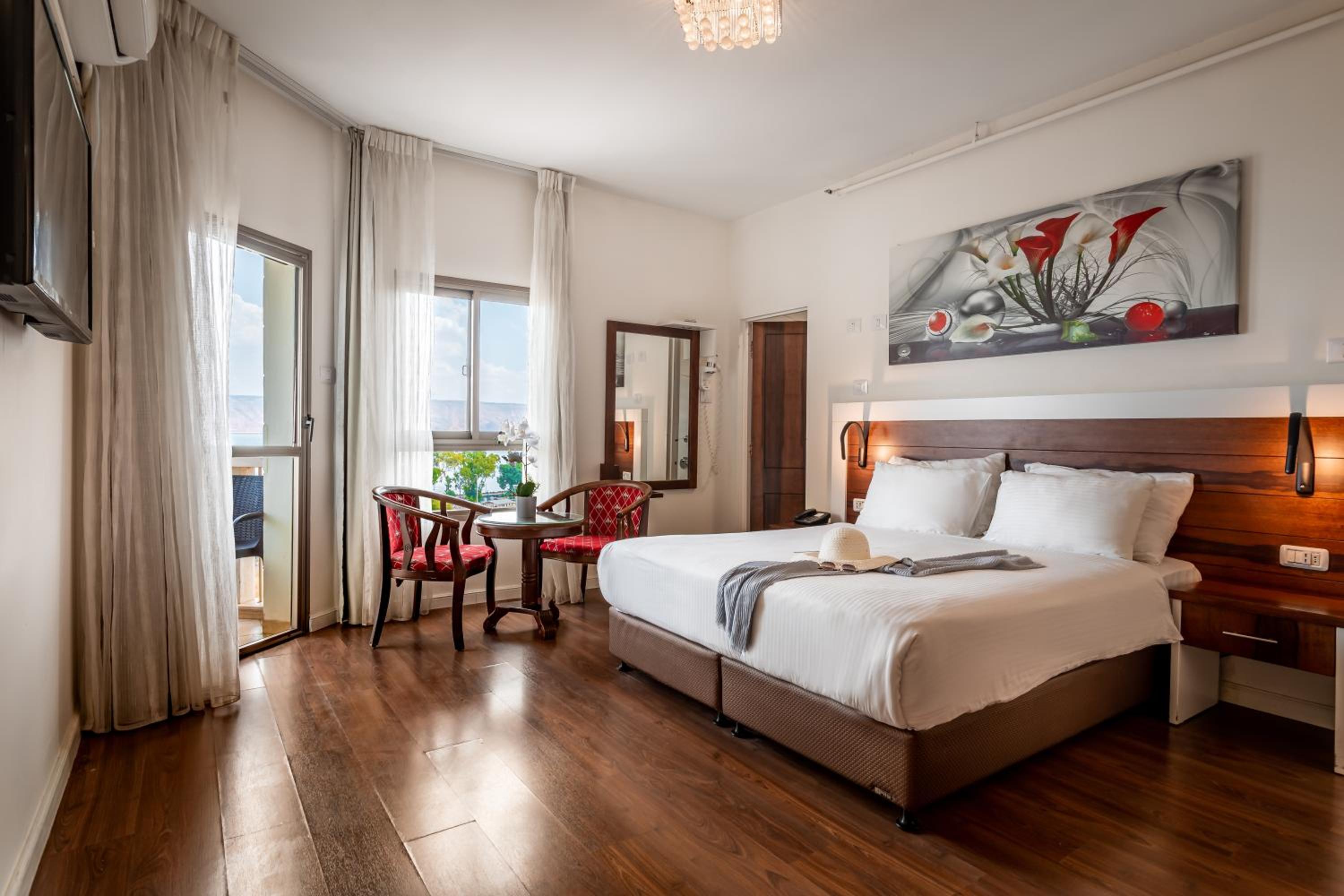 Standard Double Room with Balcony photo 2