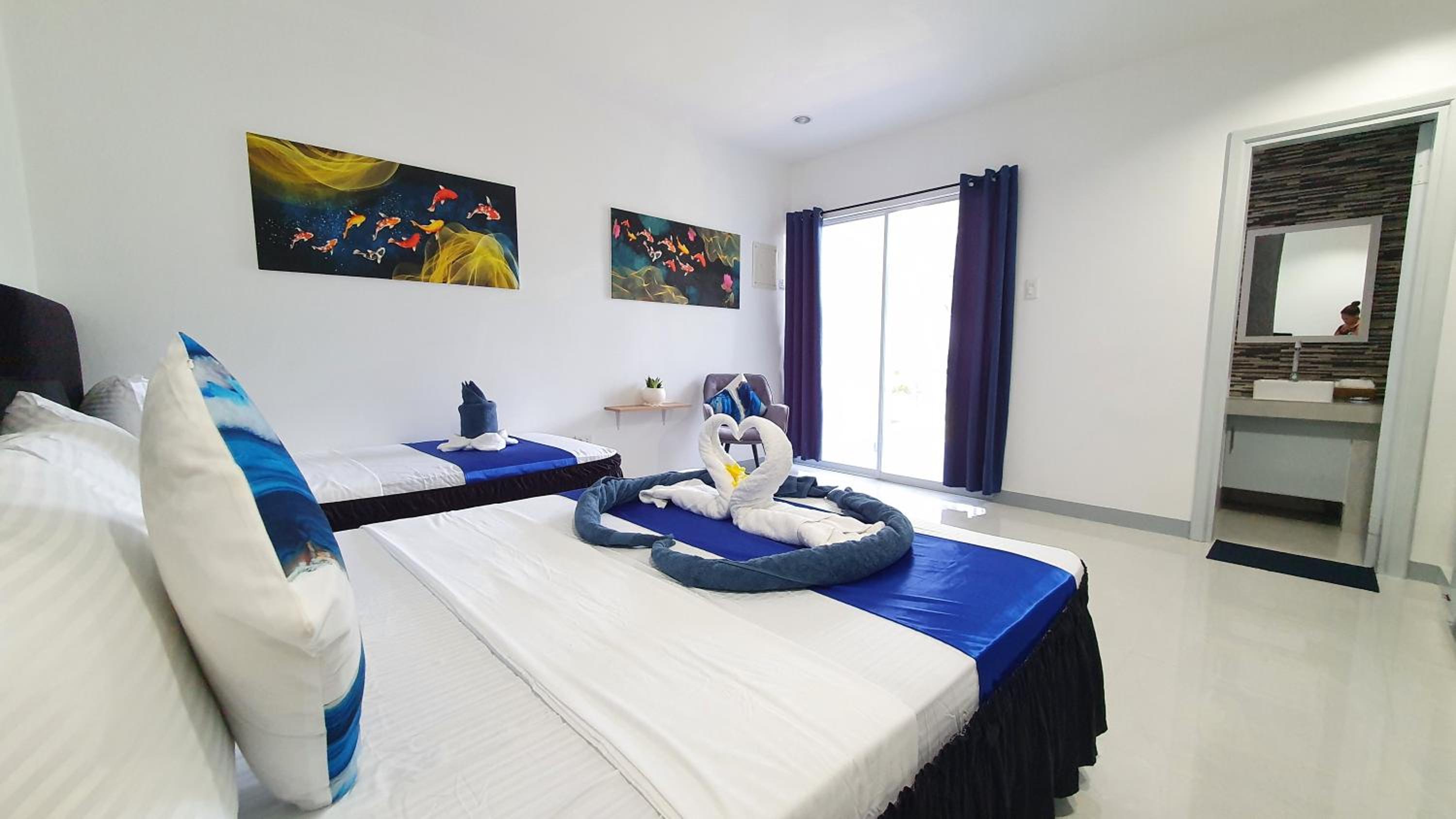 Deluxe Family Room - Photo 19