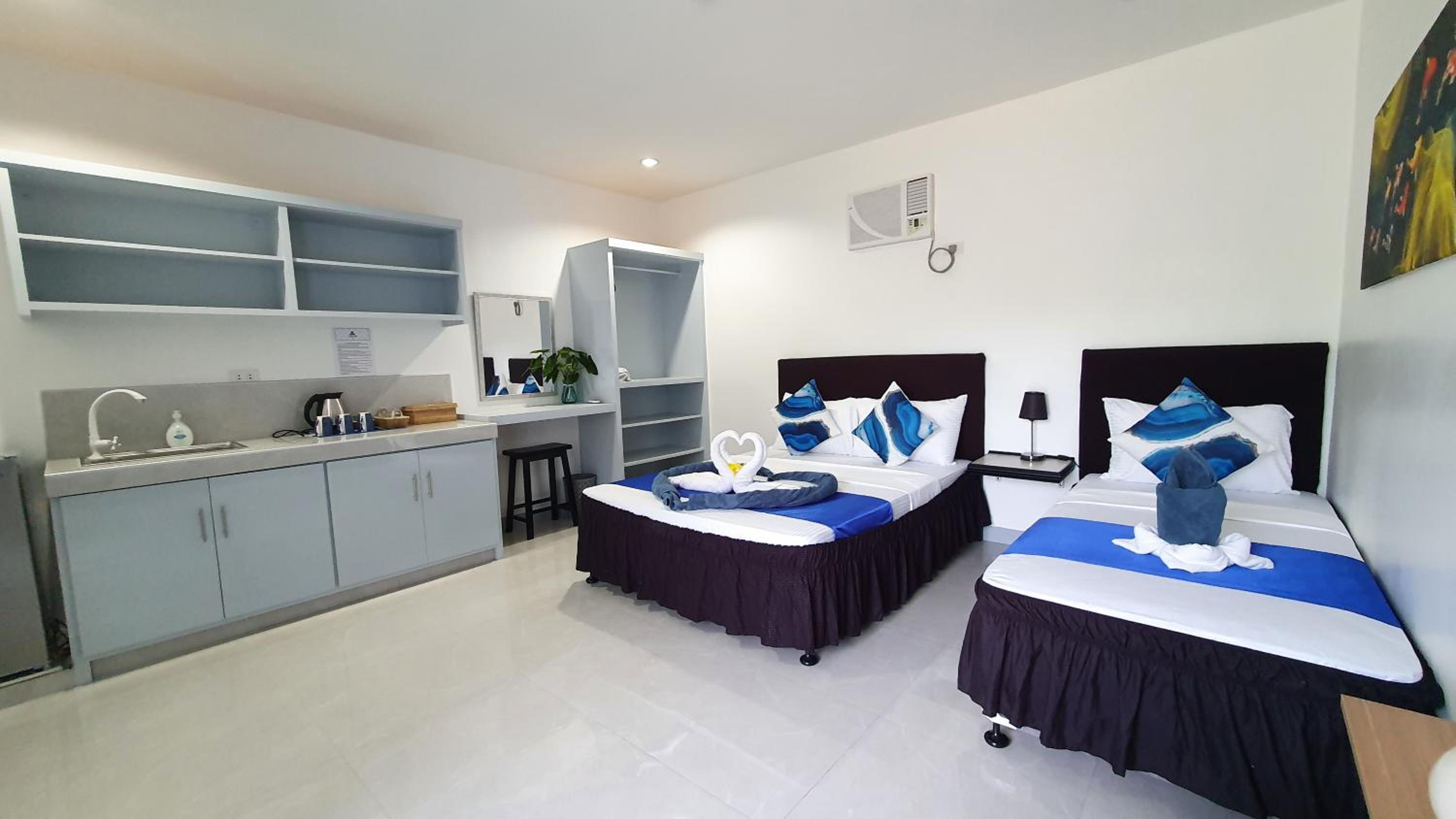 Deluxe Family Room - Photo 1