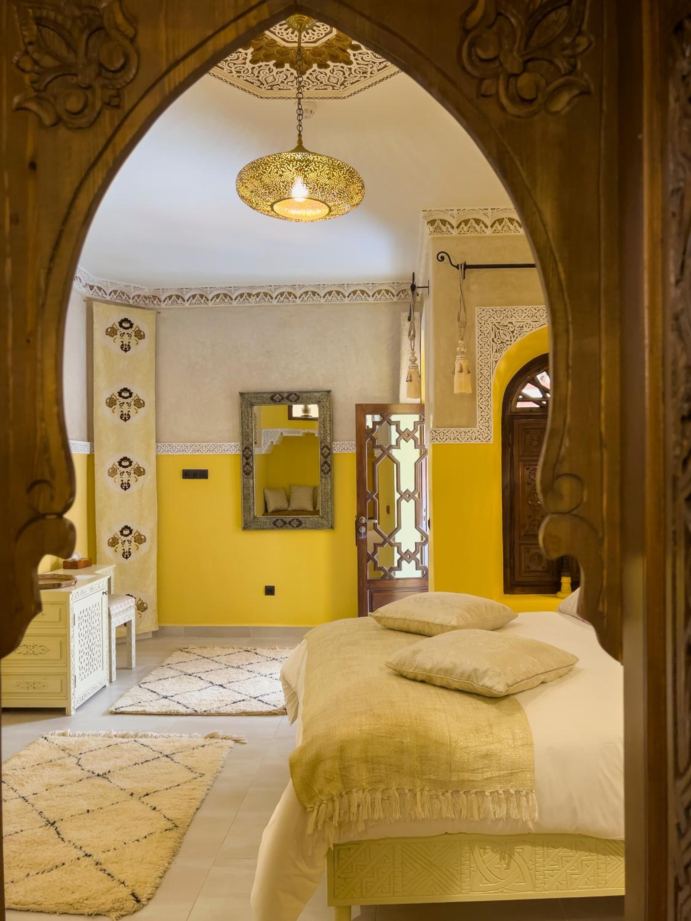 Deluxe Suite - Photo 11