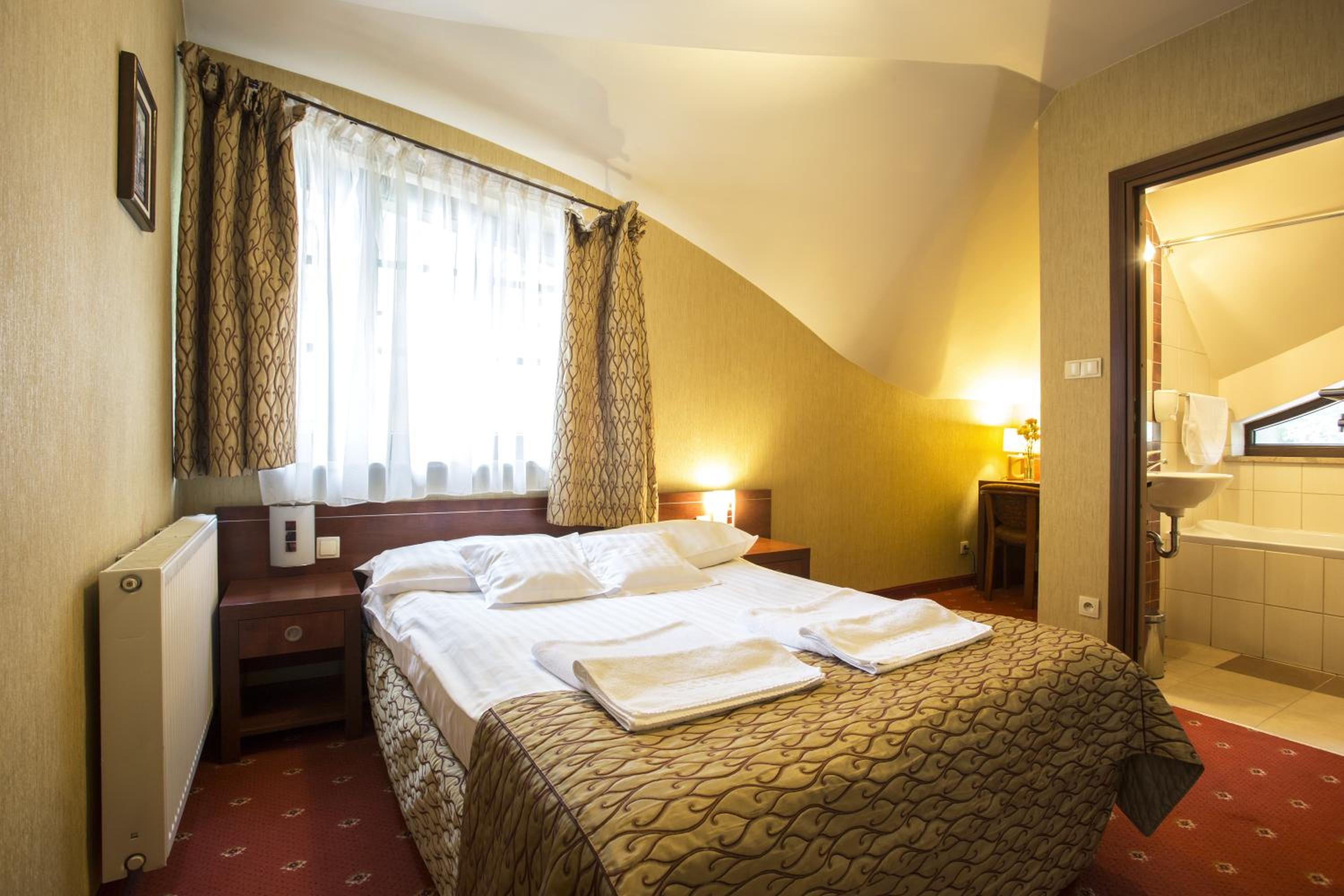 Double Room - Photo 5