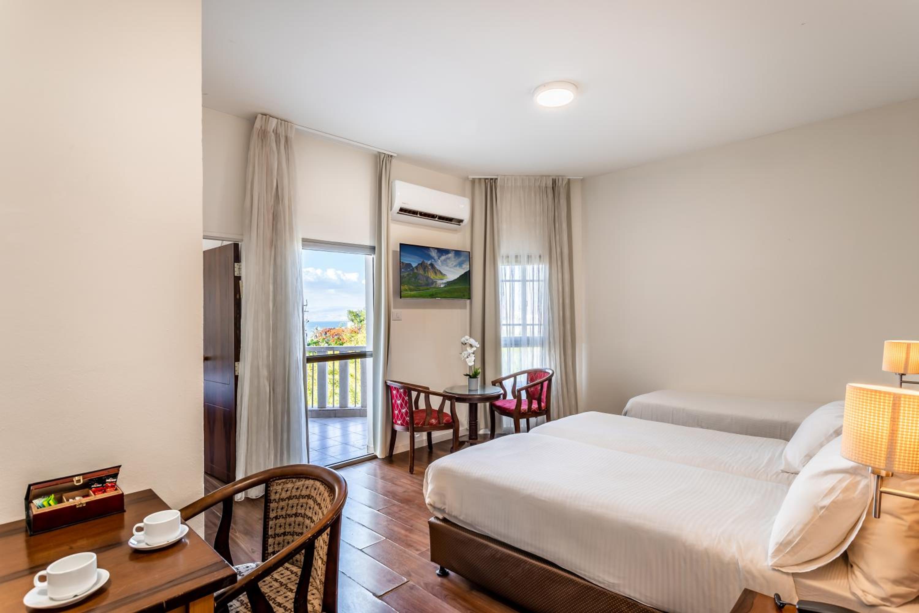 Standard Triple Room with Balcony photo 2