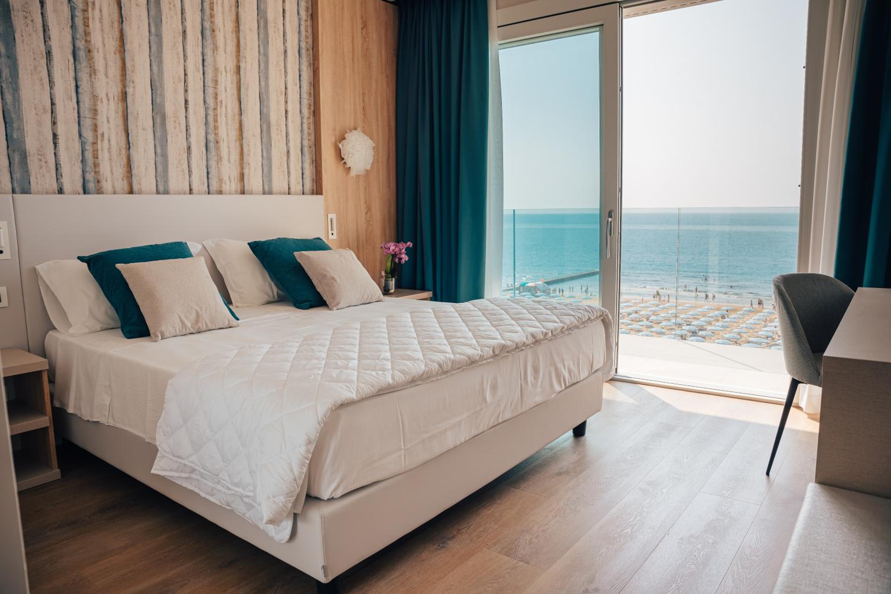 Deluxe Suite with Sea View