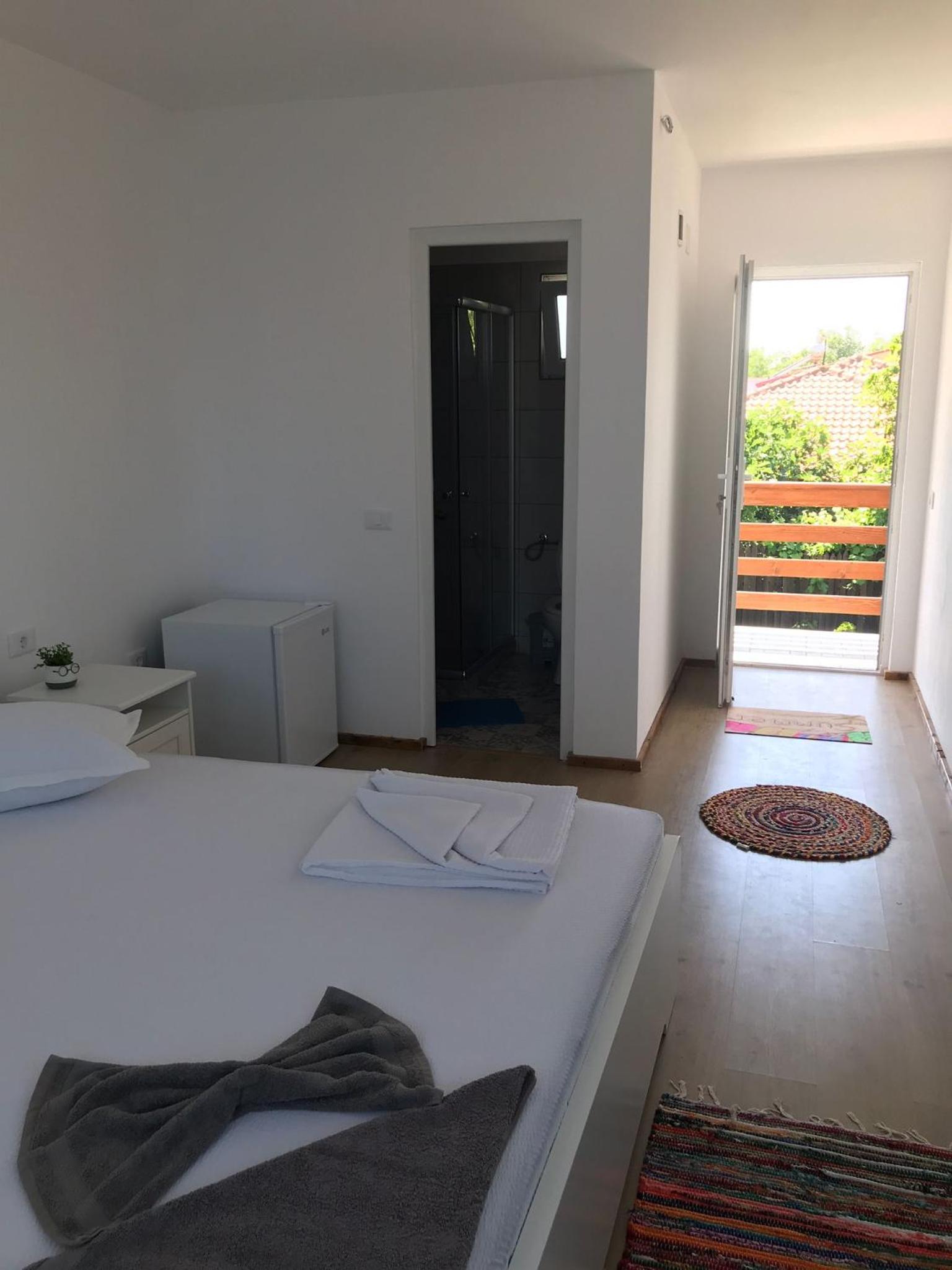 Deluxe Room (2 Adults + 1 Child) - Photo 1