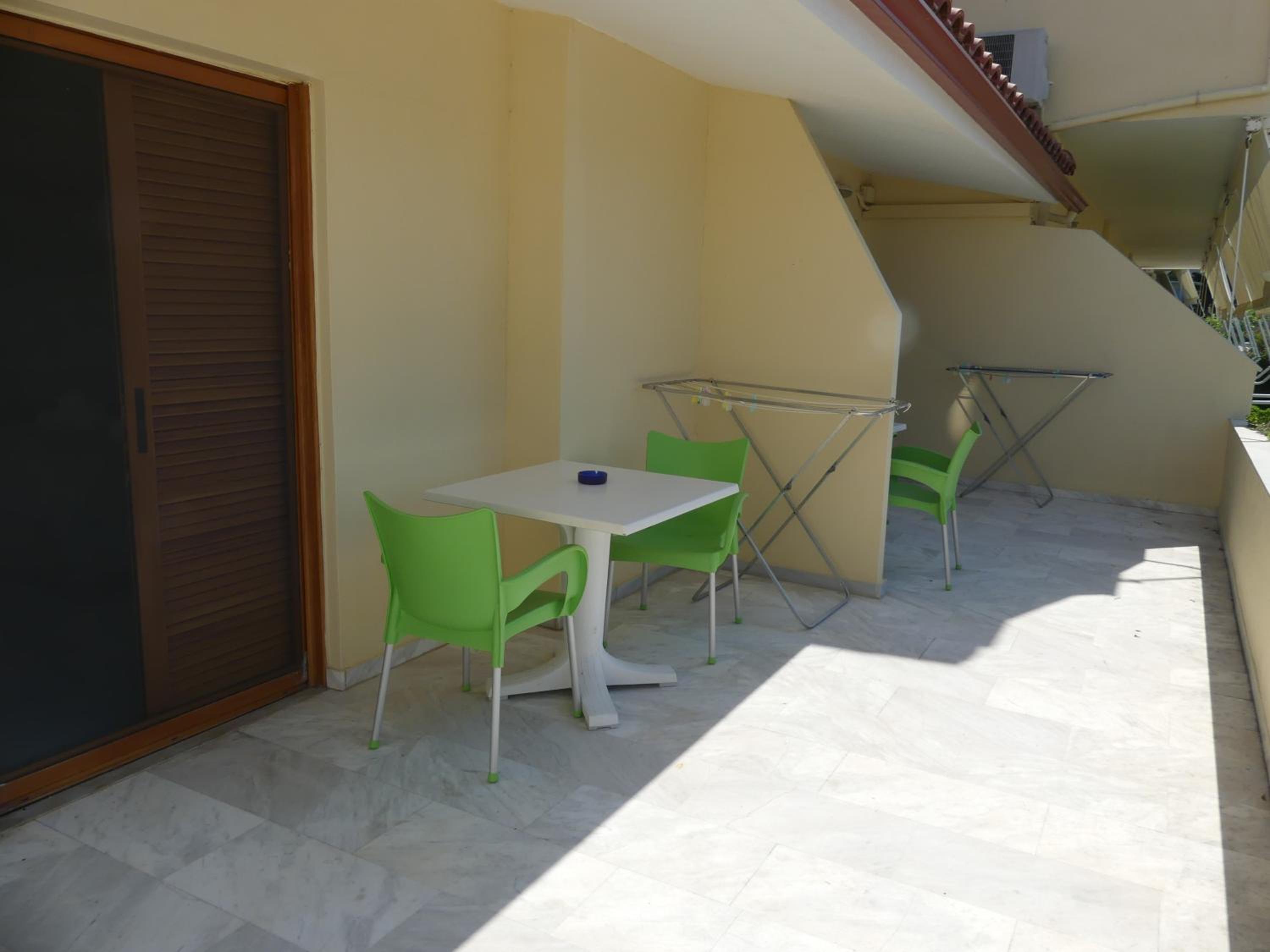 Family Room with Terrace photo 3