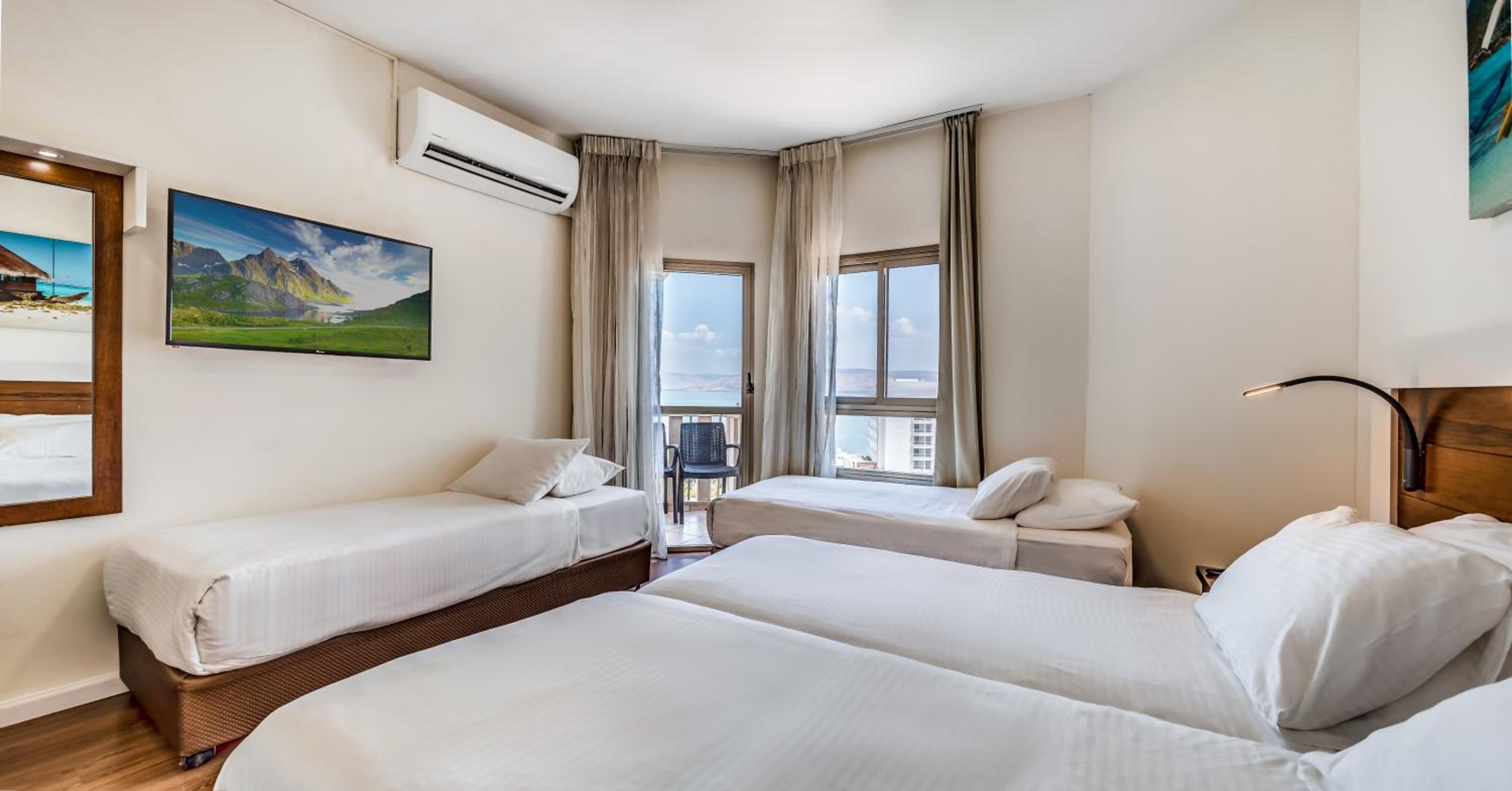 Standard Quadruple Room with Balcony photo 3