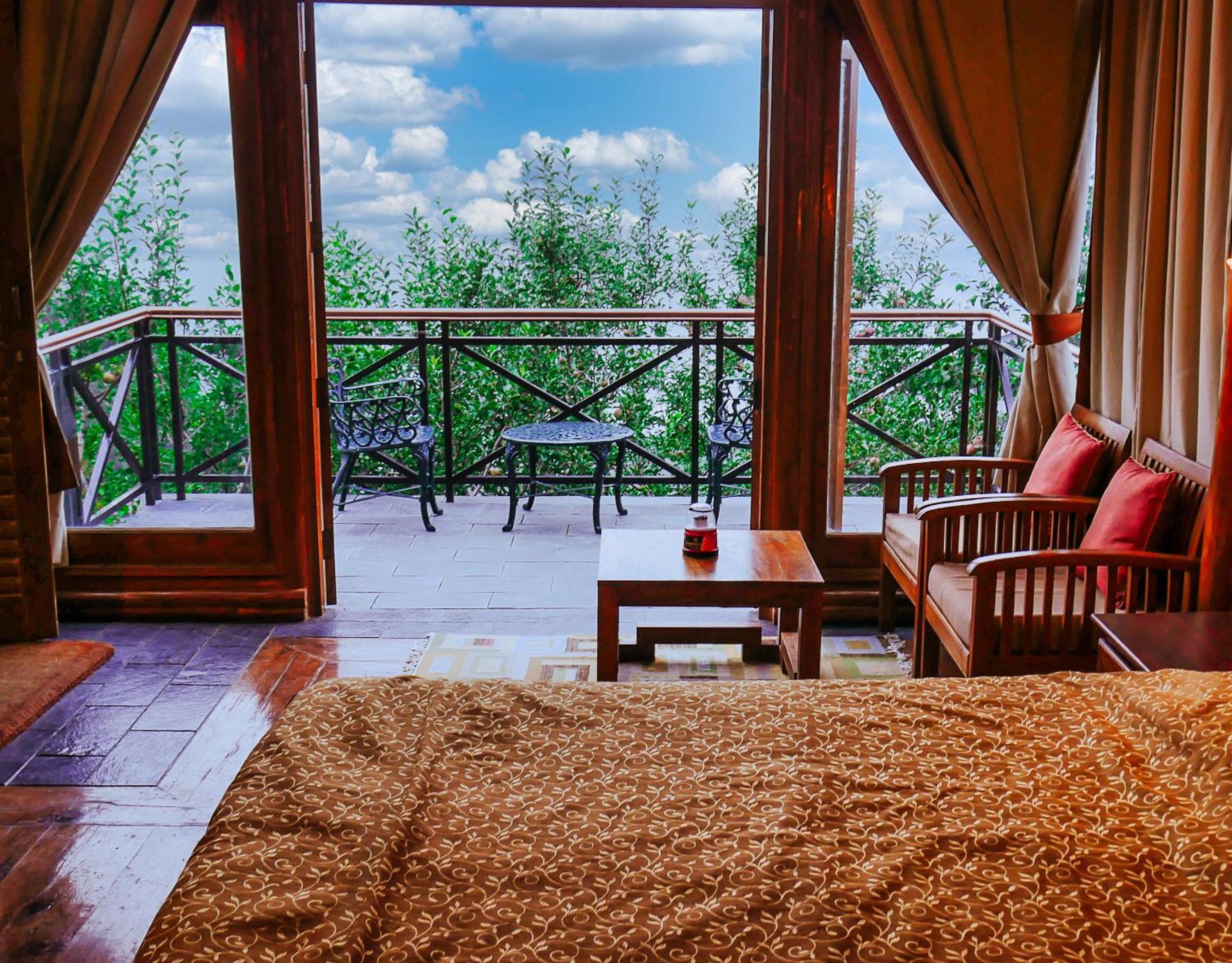Queen Room with Balcony - Photo 1