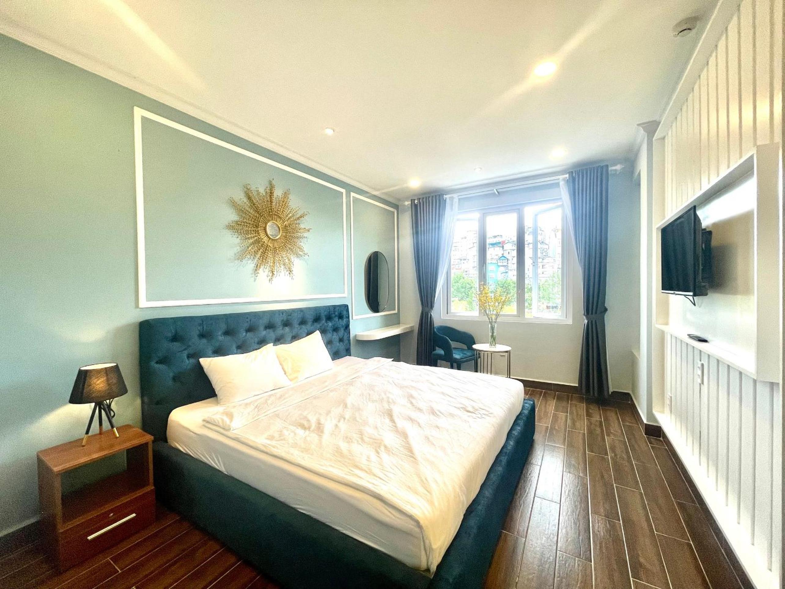 Deluxe Double Room with Bath - Photo 1