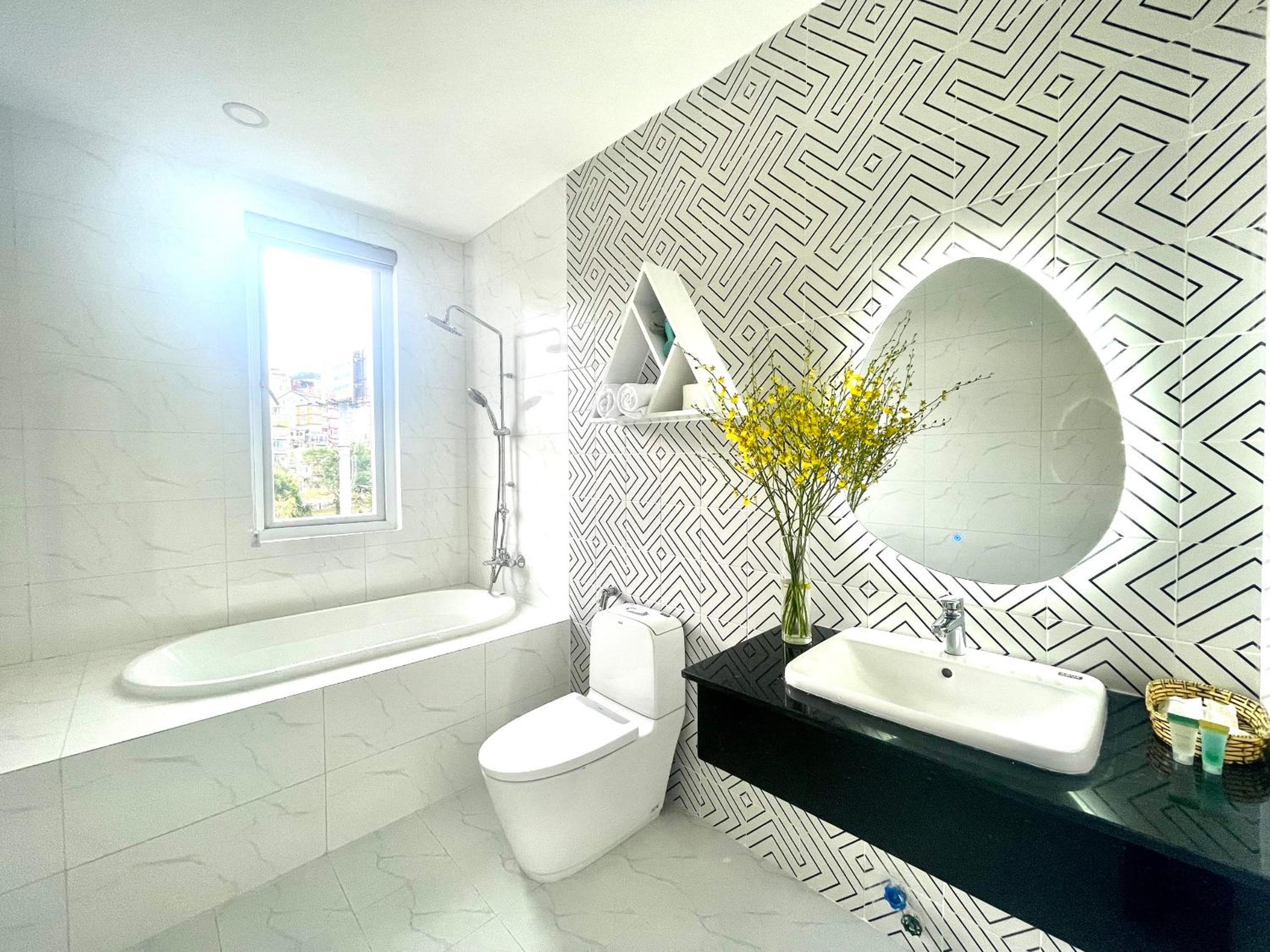 Deluxe Double Room with Bath - Photo 2