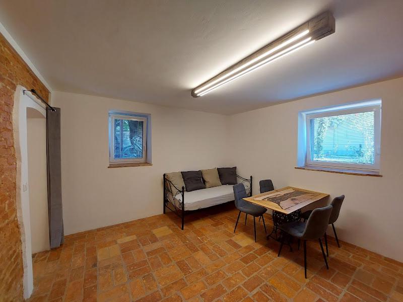 Apartment with Shower photo 1