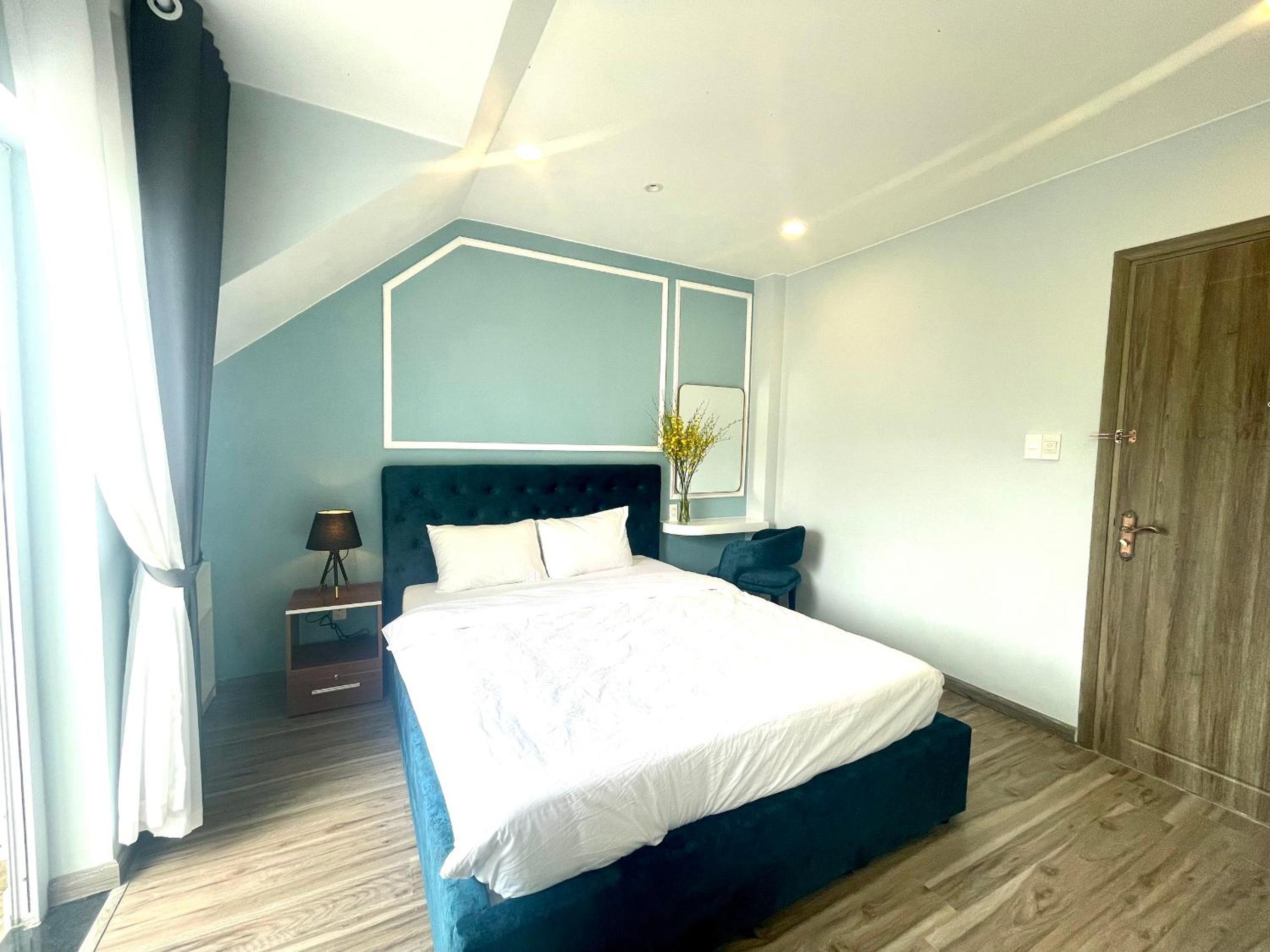 Queen Room with Garden View - Photo 4