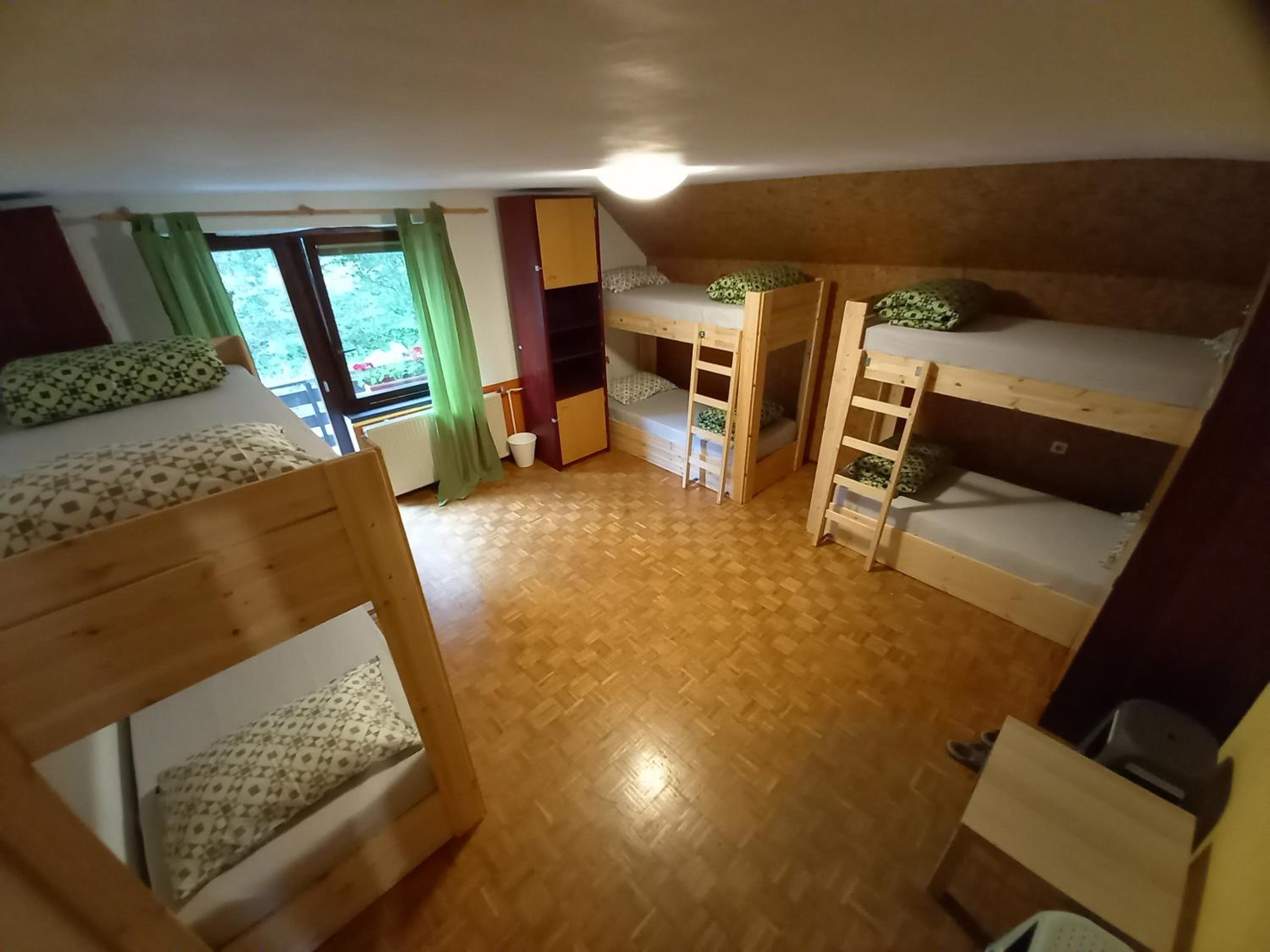 Bed in 6-Bed Mixed Dormitory Room photo 3