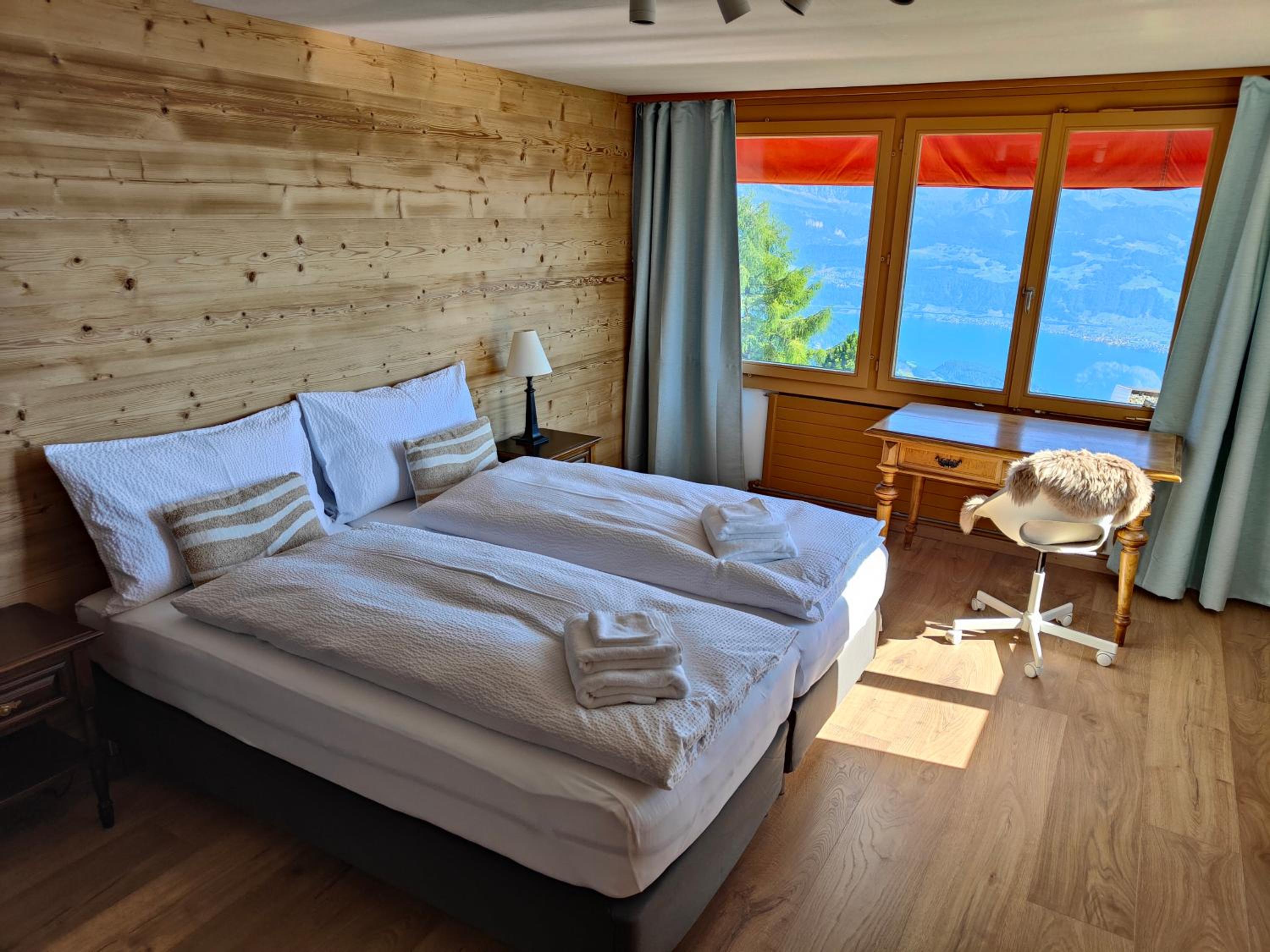 Standard Room with Lake and Mountain View - Photo 3