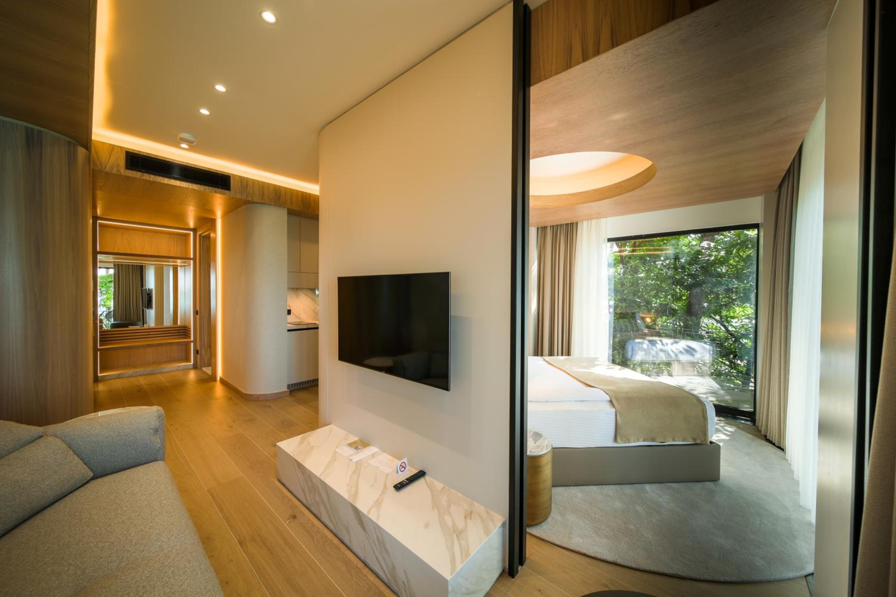 Deluxe Junior Suite - Photo 7