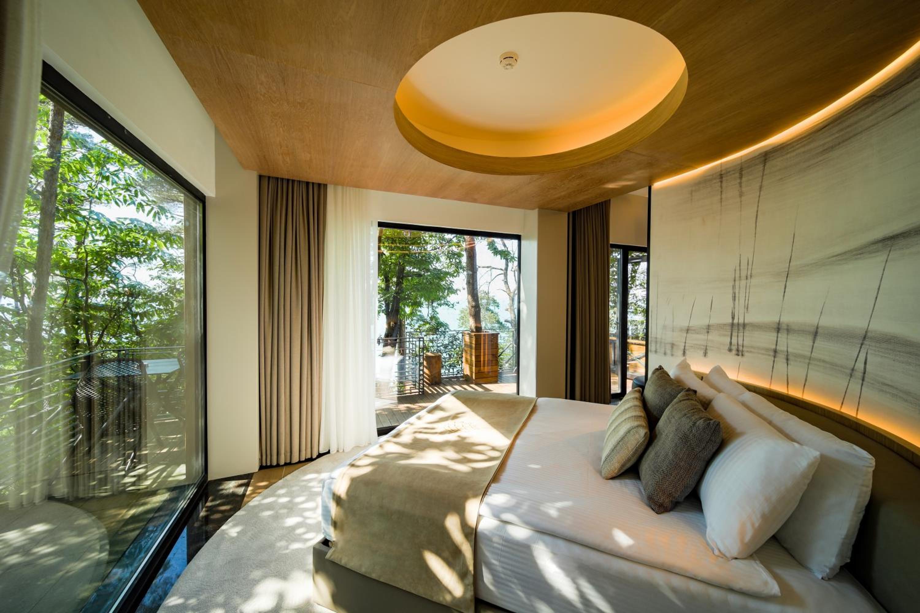 Deluxe Junior Suite - Photo 1