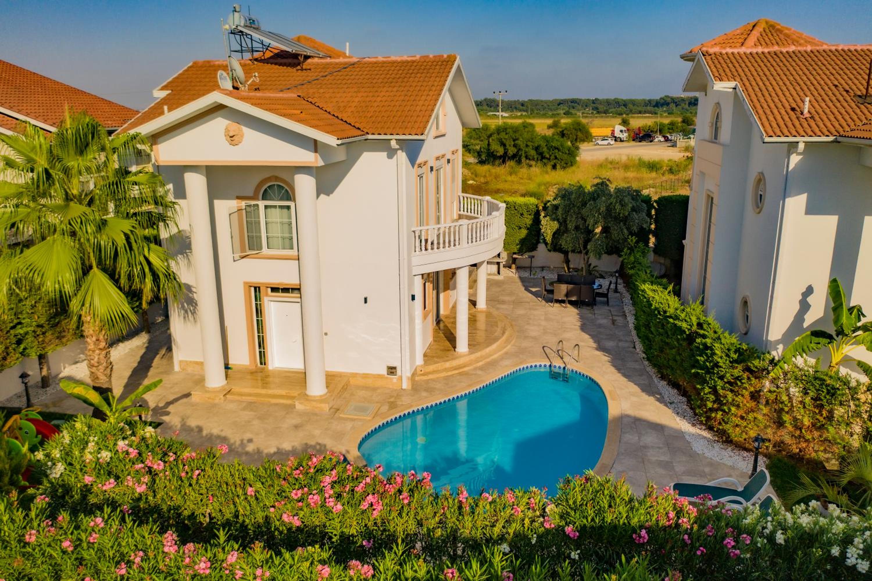 Villa photo 2