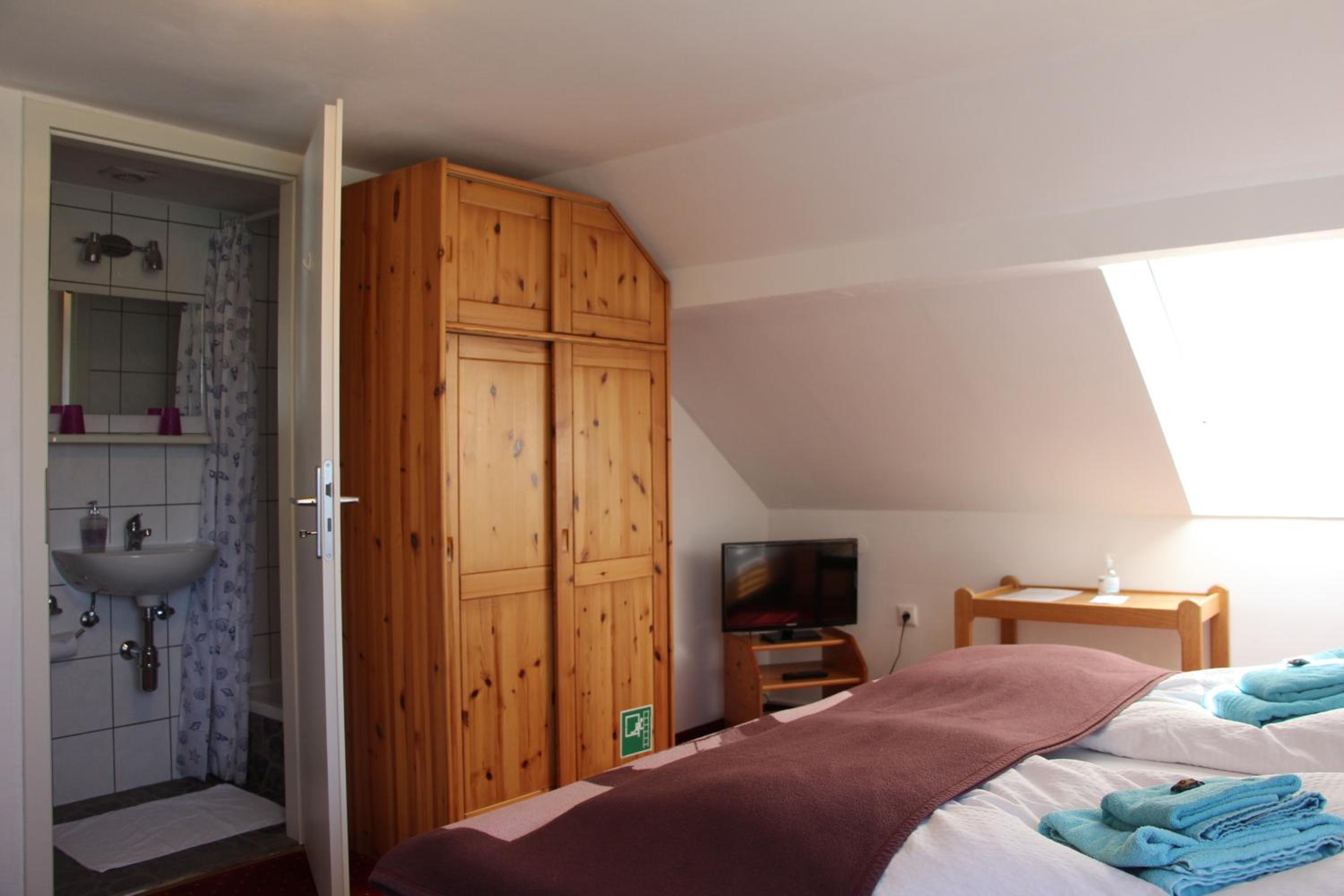 Double Room - Attic - Hohenschwangau Castle View photo 2