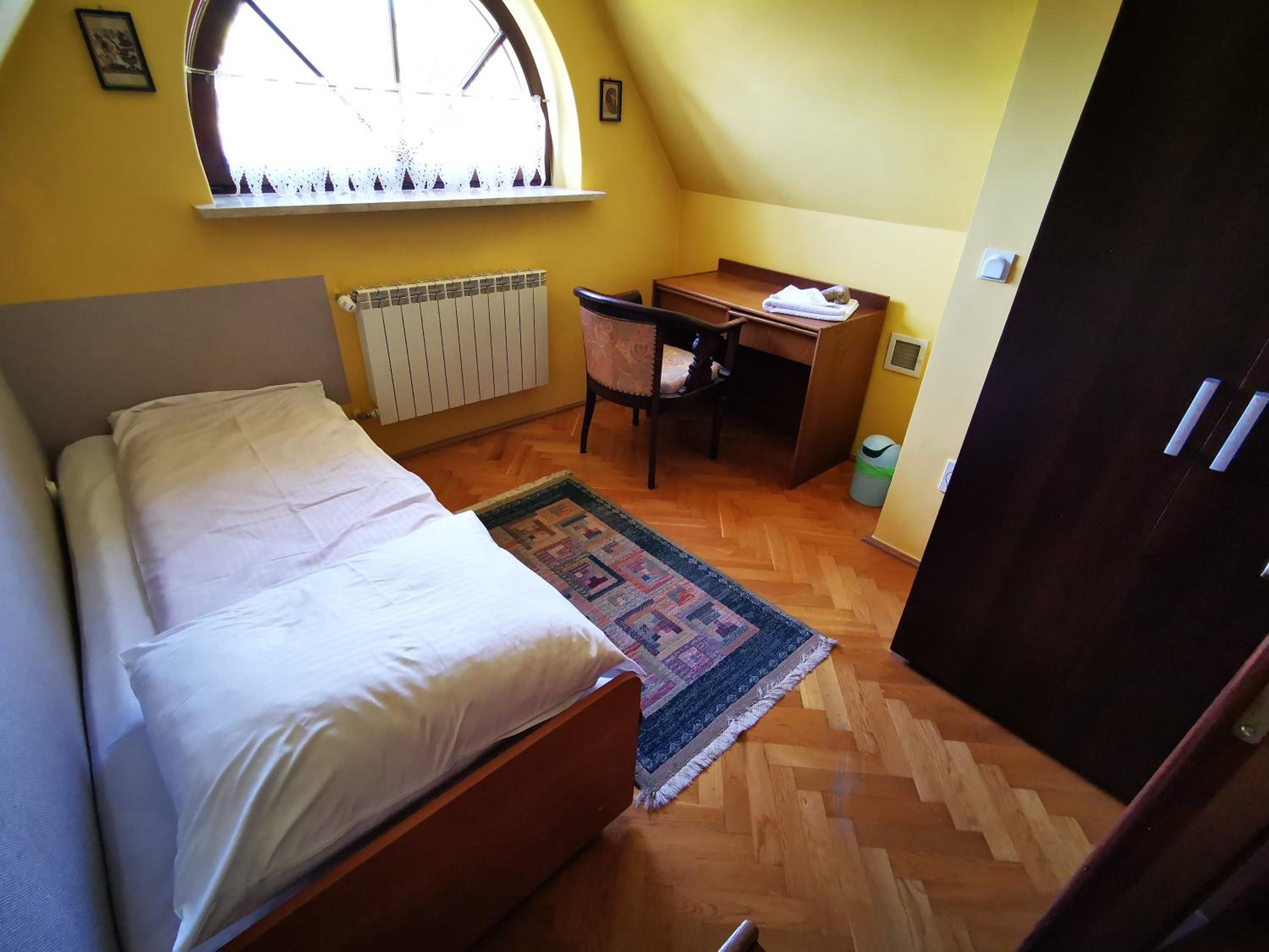 Small Single Room photo 1