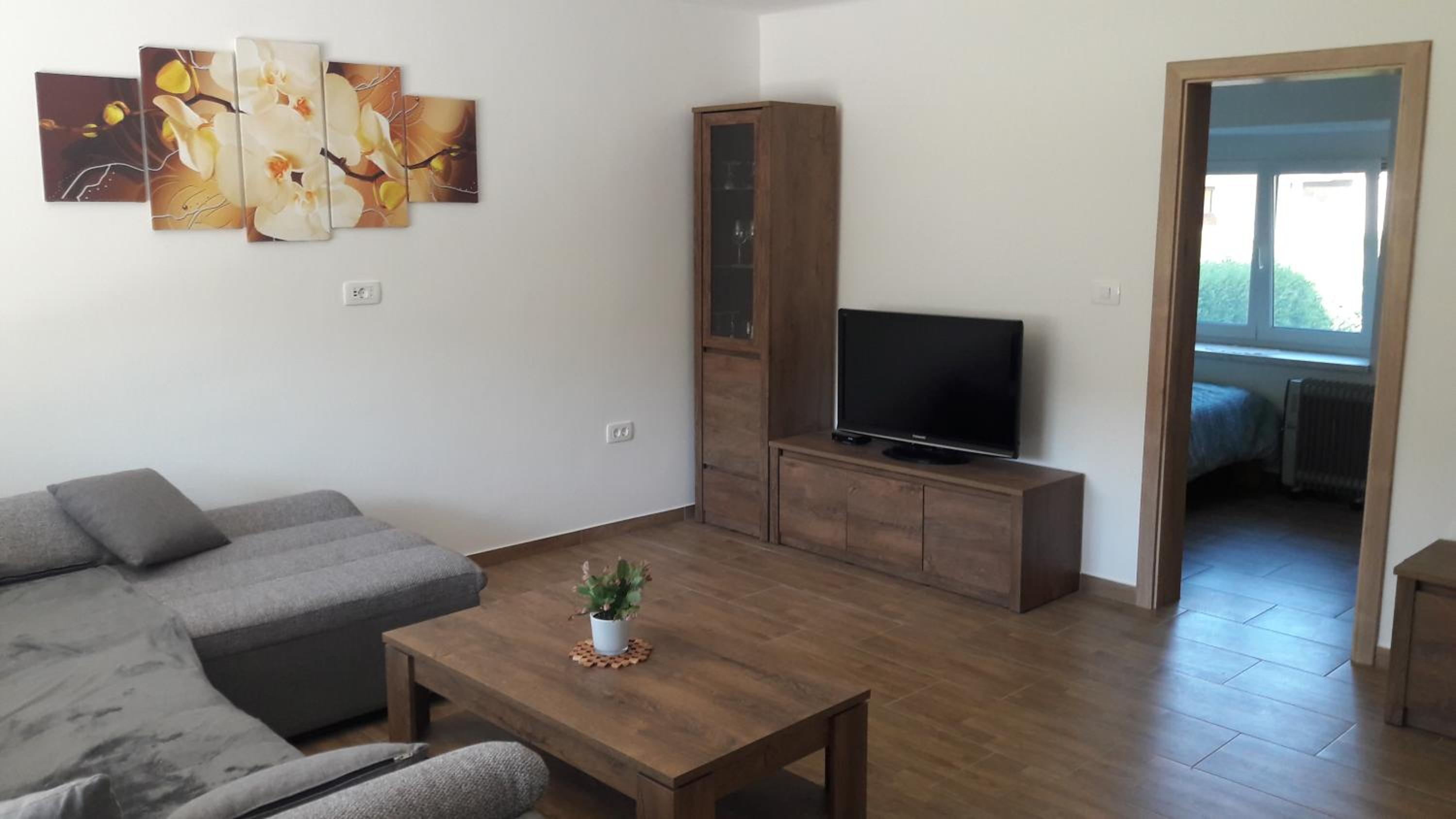 One-Bedroom Apartment - Photo 1