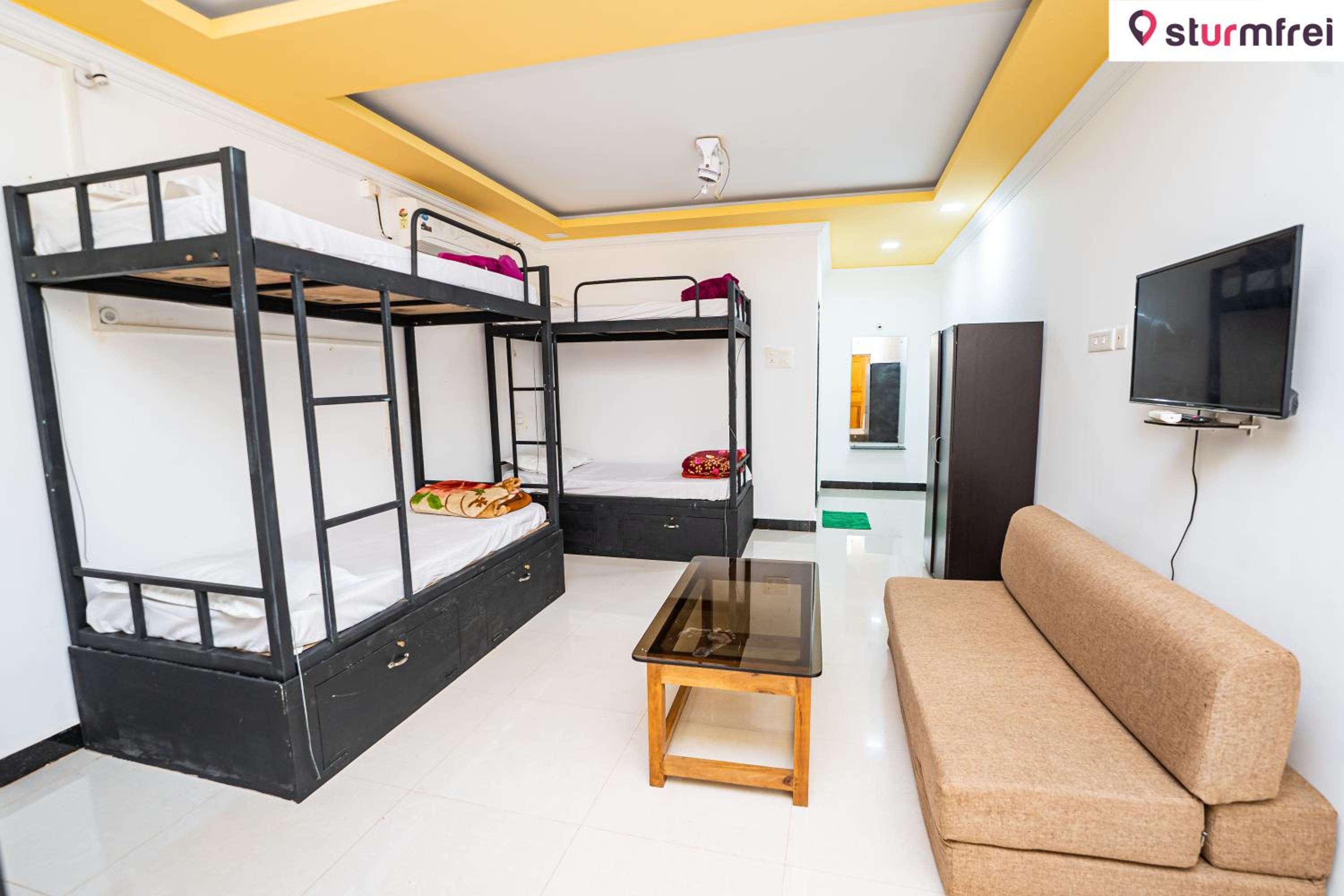 Bed in 6-Bed Female Dormitory Room photo 1
