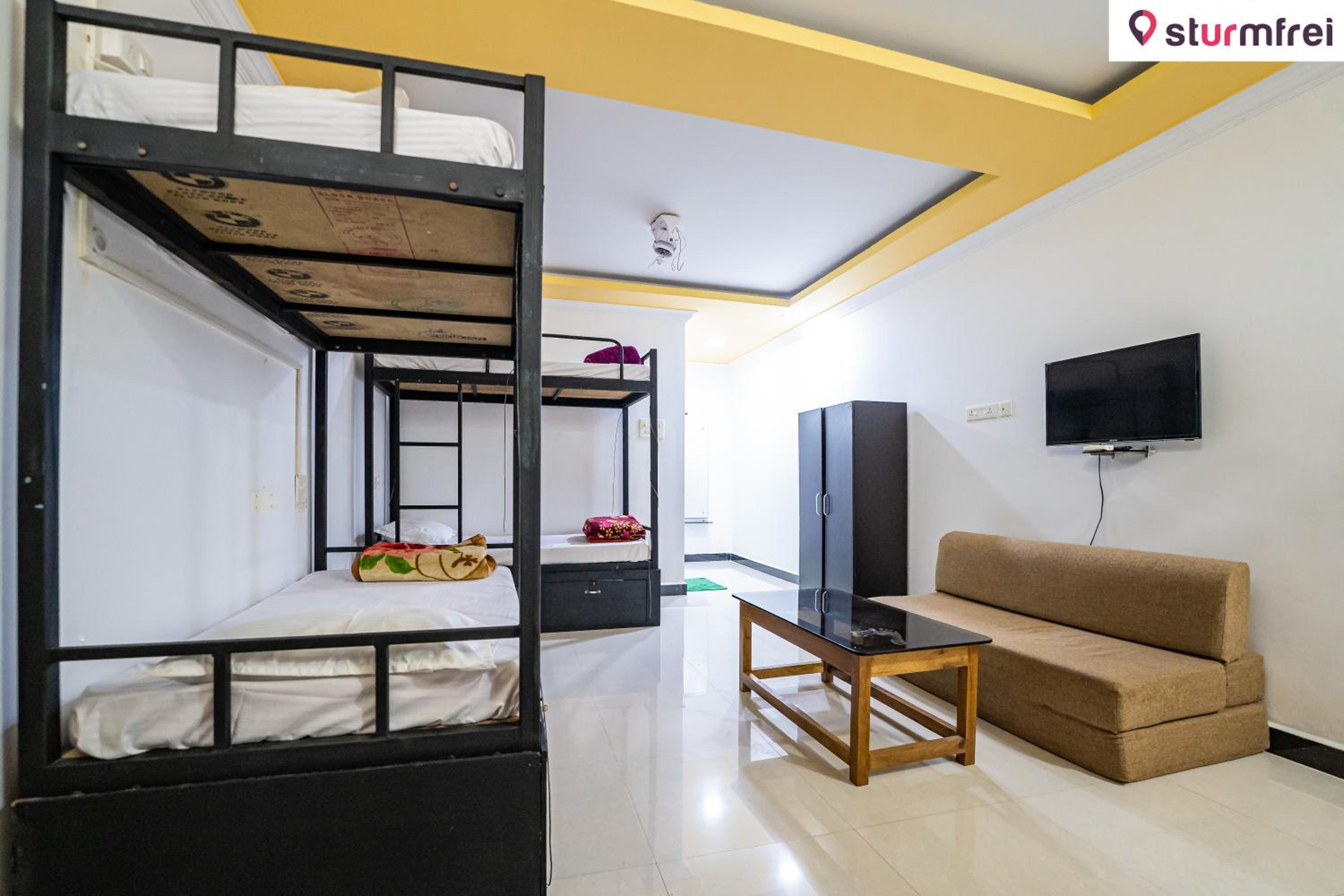 Bed in 6-Bed Female Dormitory Room photo 2