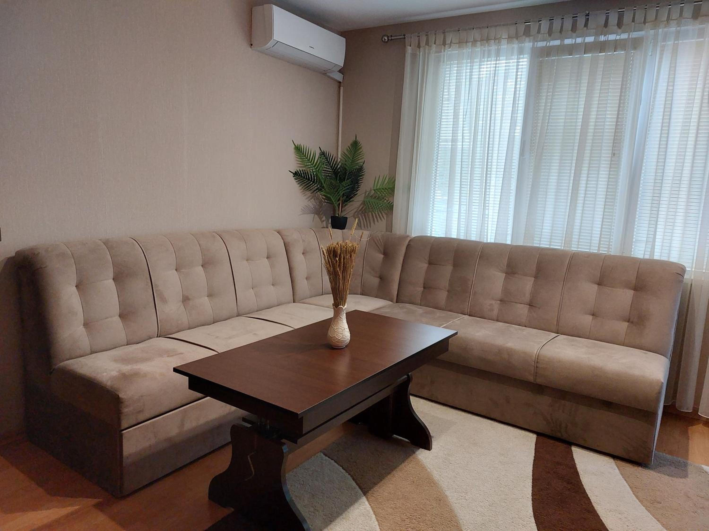 One-Bedroom Apartment photo 1