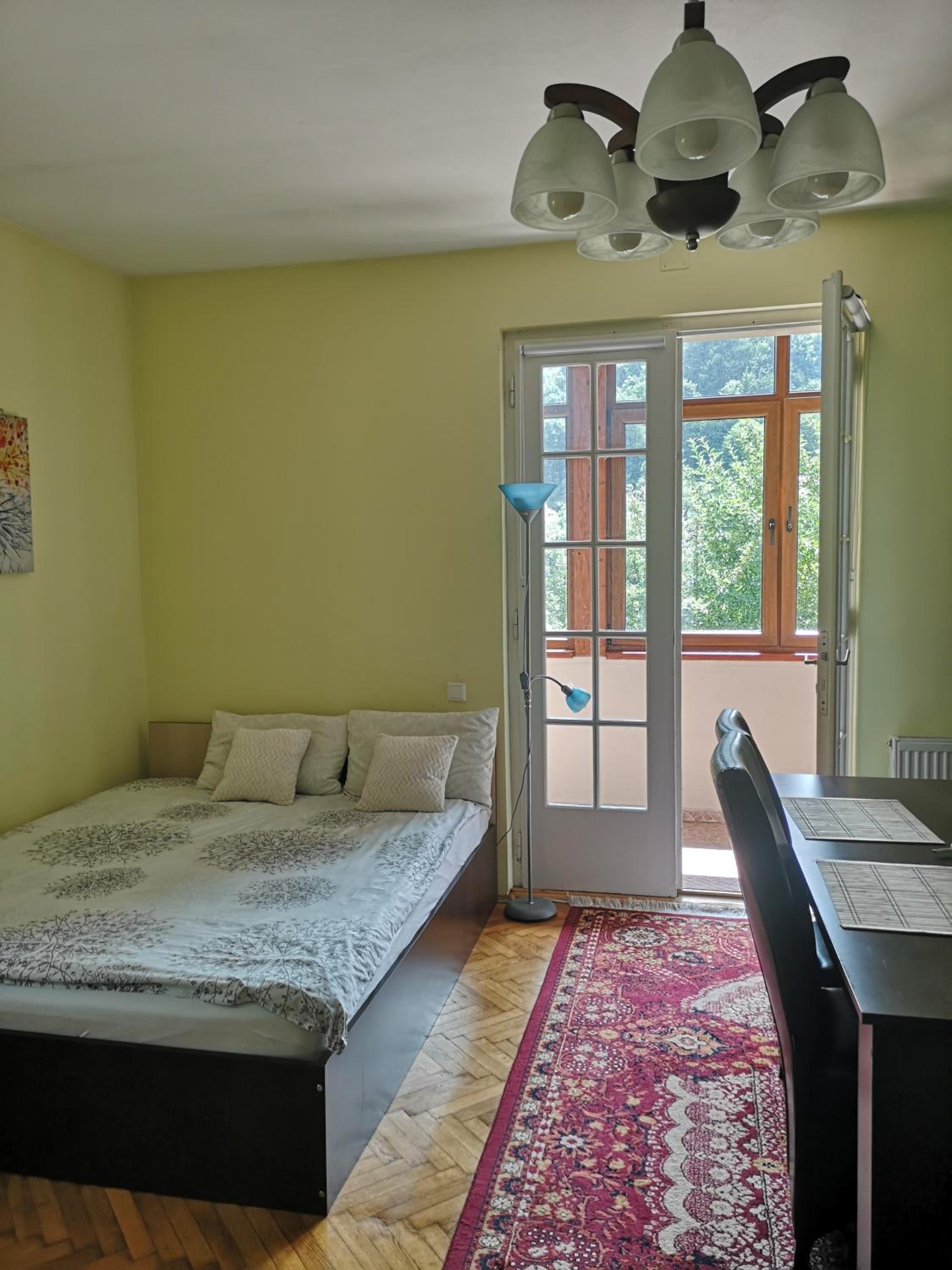 Family Room with Mountain View - Photo 1