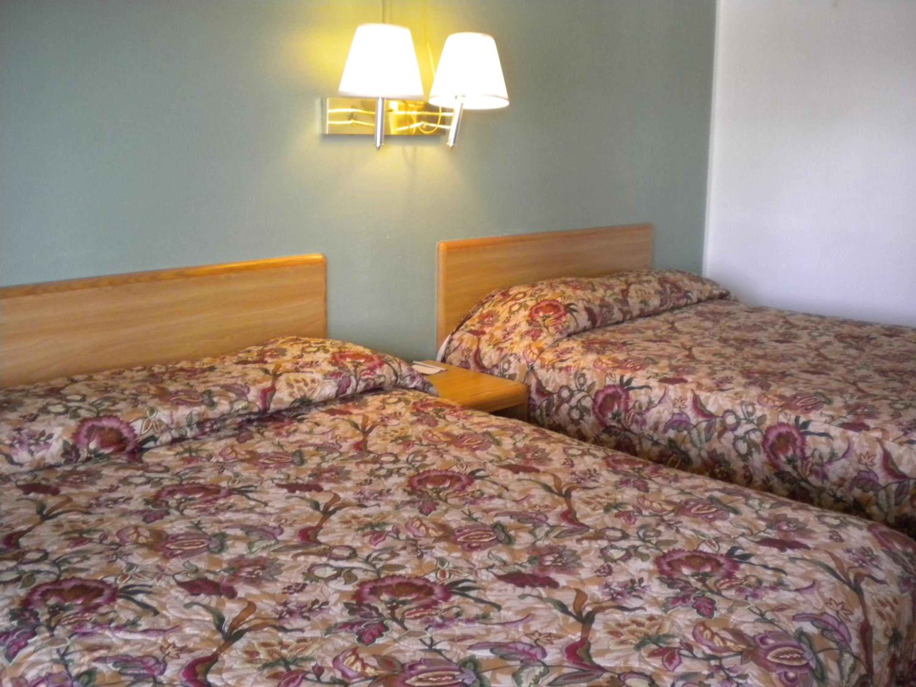 Standard Queen Room with Two Queen Beds photo 1