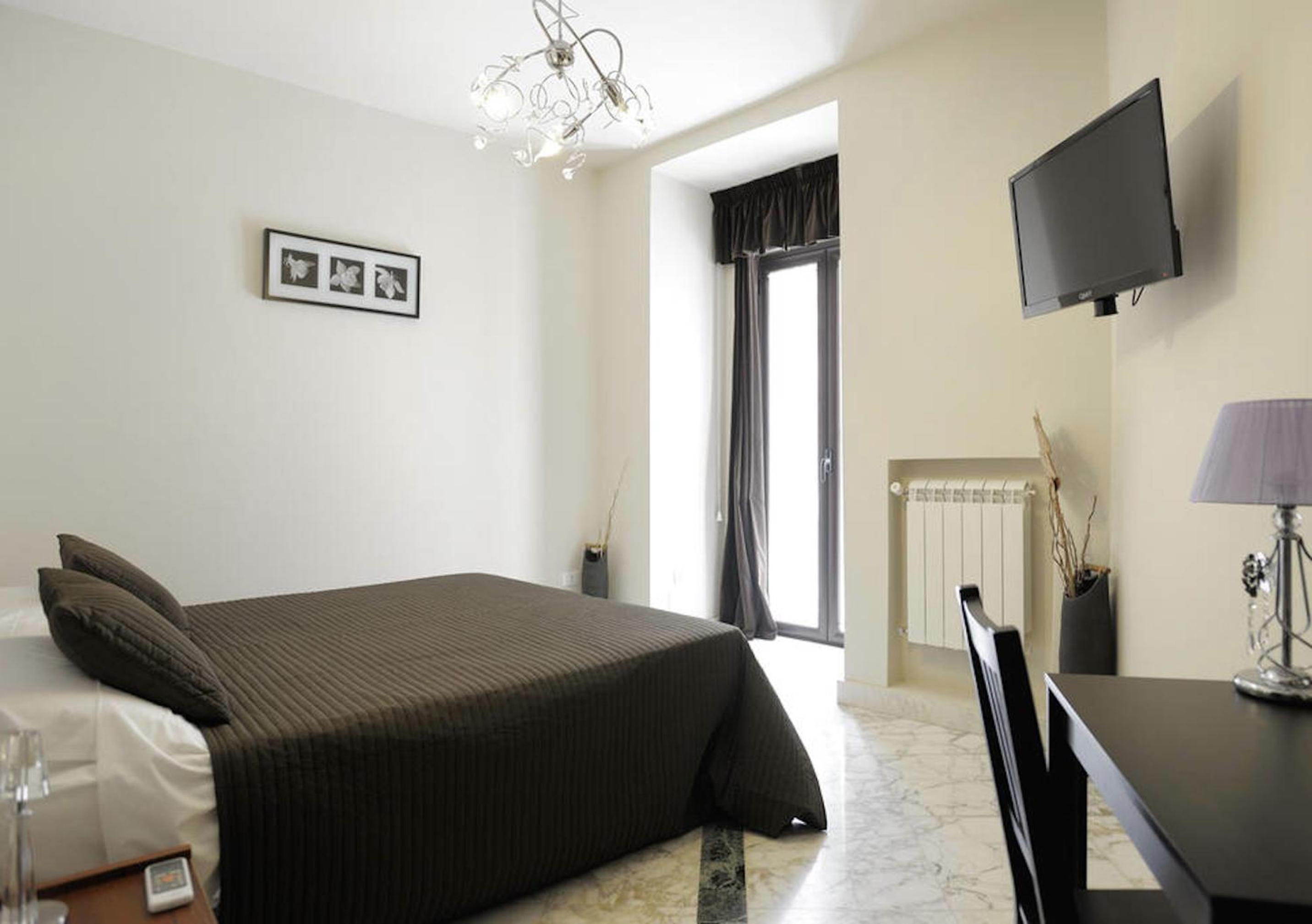 Double Room with Balcony - Photo 28