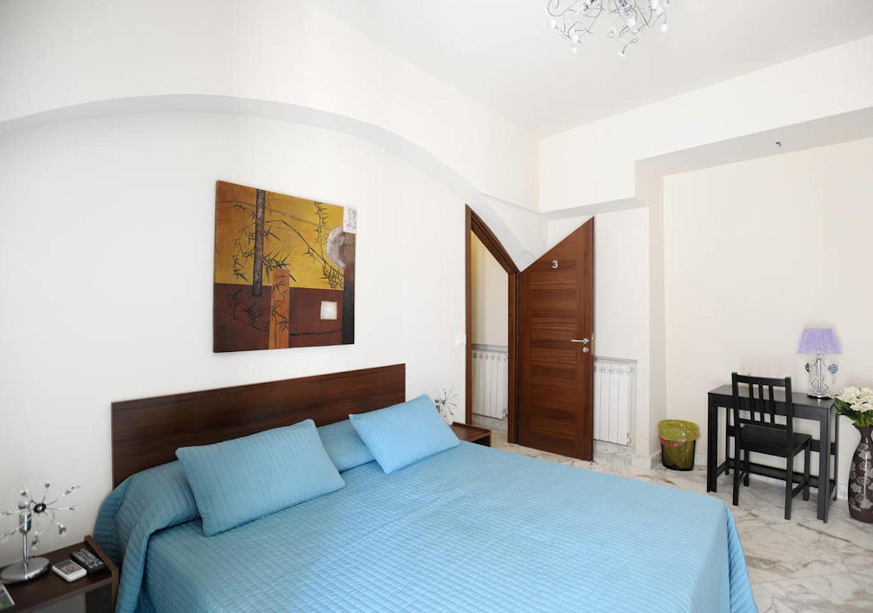 Double Room with Balcony - Photo 1