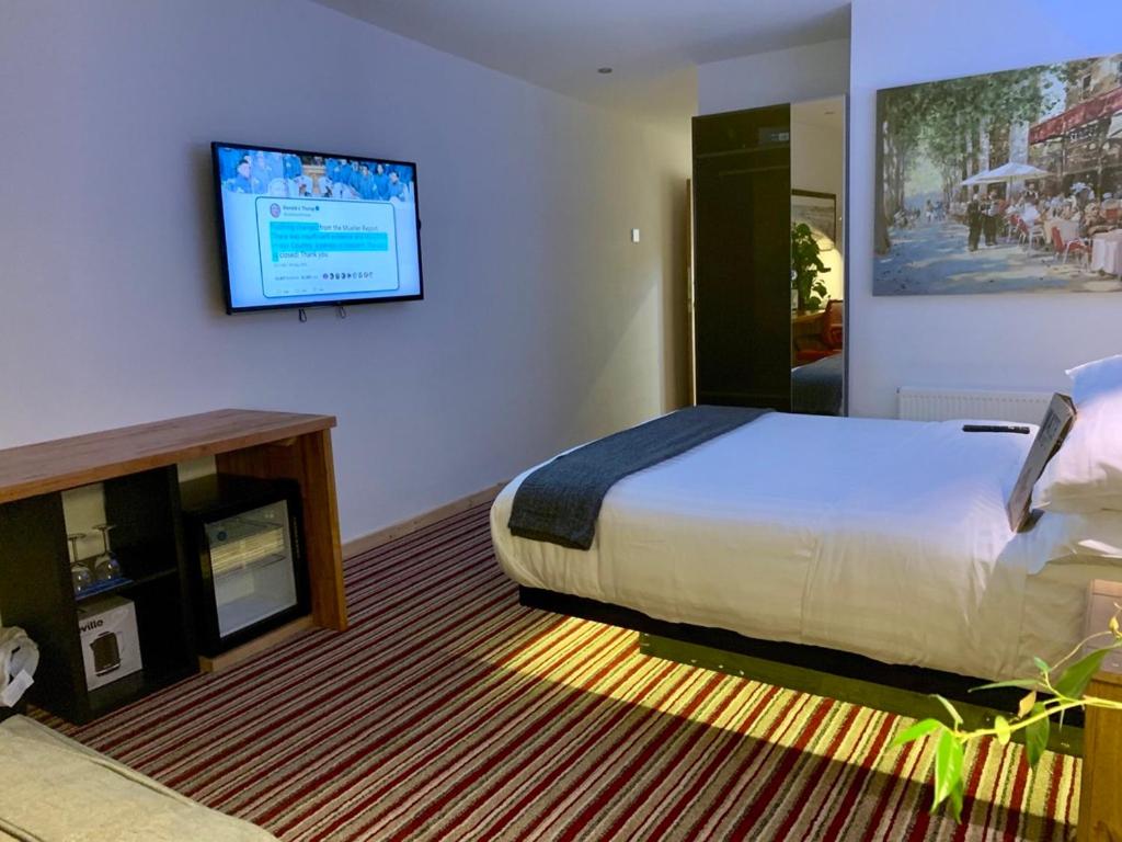 Premium King Suite with Lake View