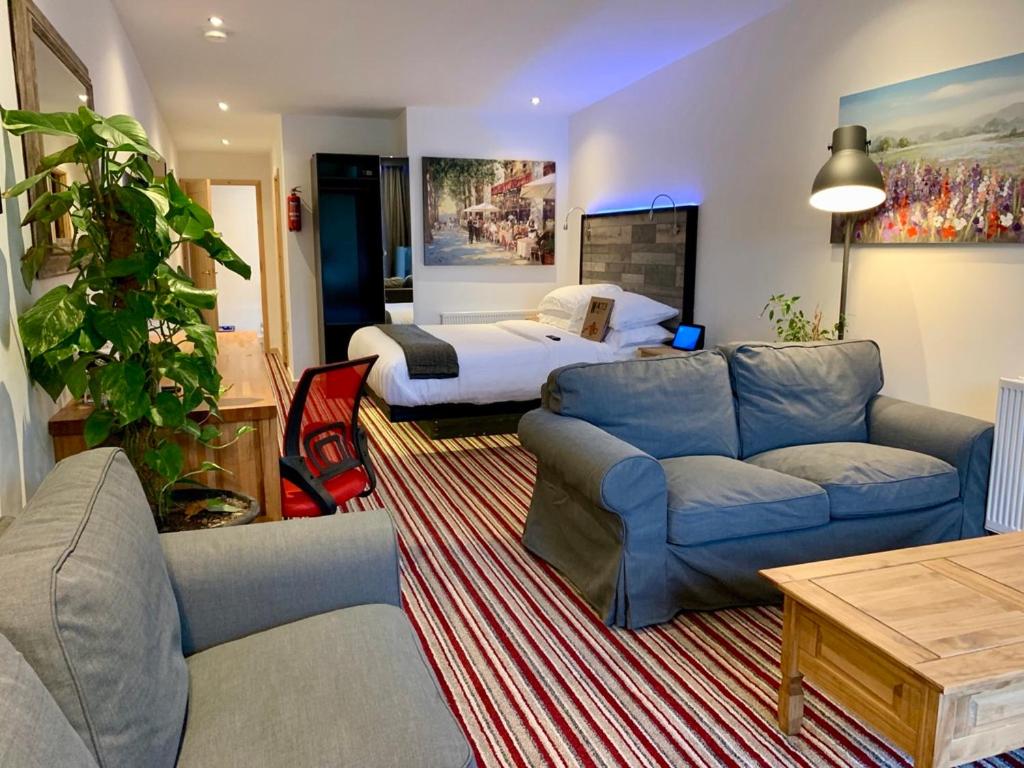 Suite with Hot Tub photo 1