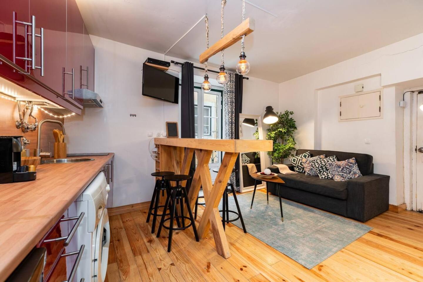 One-Bedroom Apartment - Photo 2